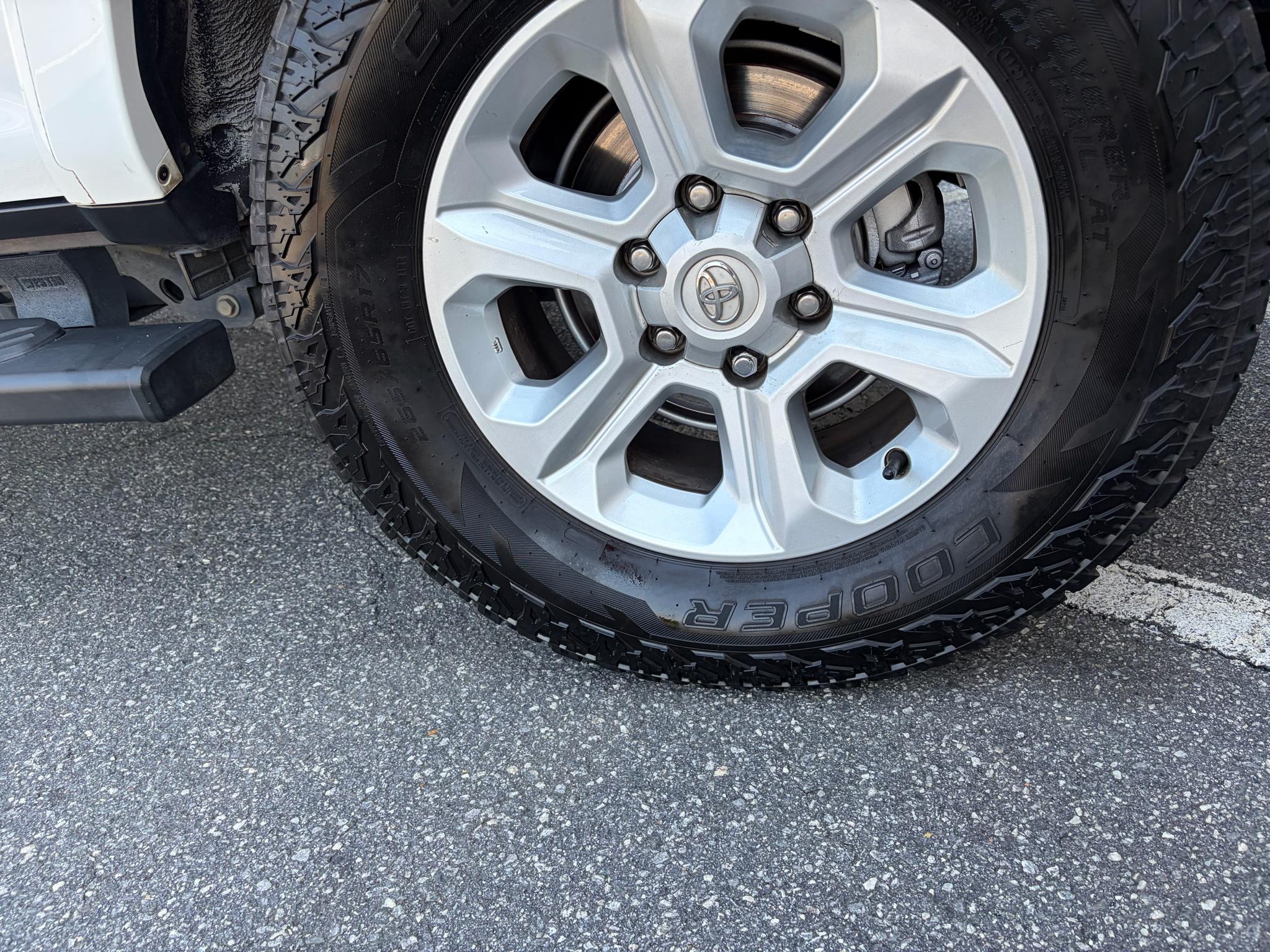 Toyota 4Runner SR5 Premium 2WD (Natl) 2017