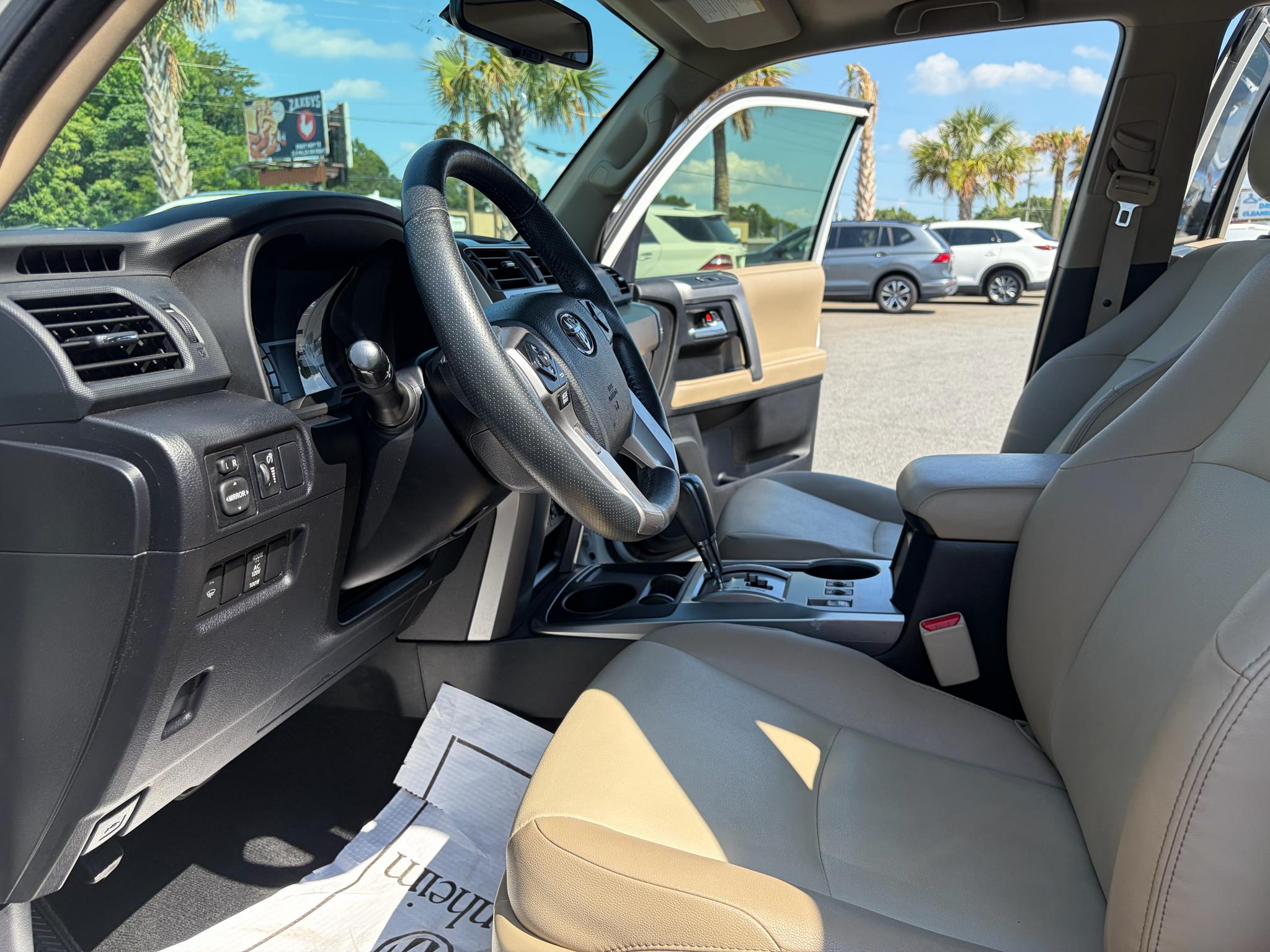 Toyota 4Runner SR5 Premium 2WD (Natl) 2017