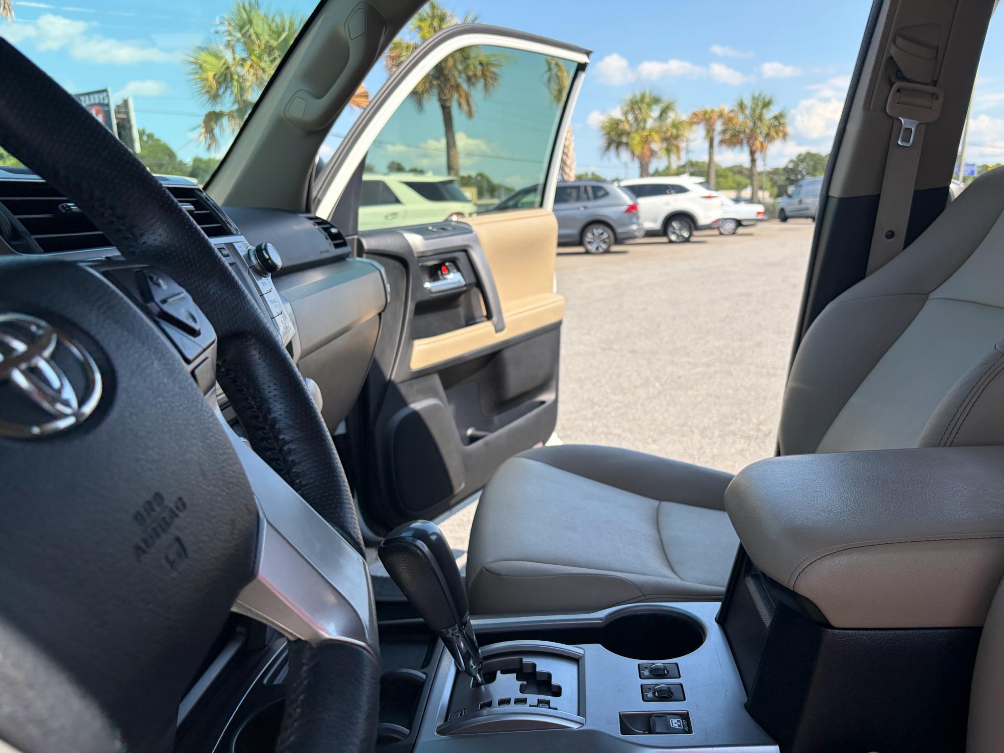 Toyota 4Runner SR5 Premium 2WD (Natl) 2017