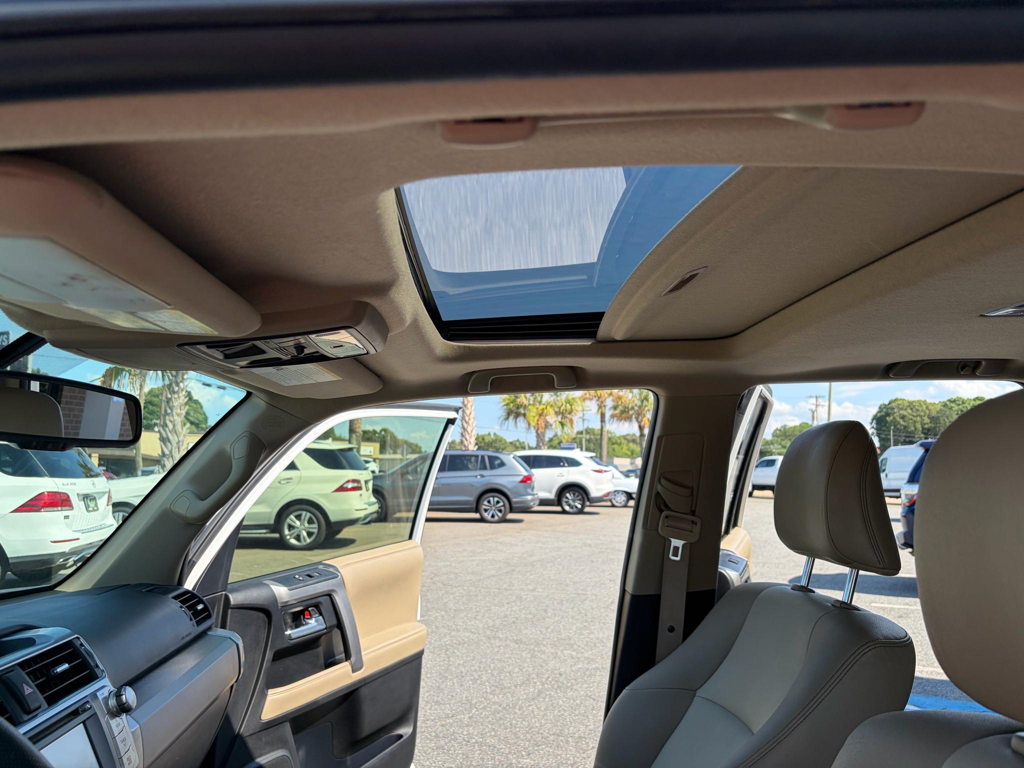 Toyota 4Runner SR5 Premium 2WD (Natl) 2017