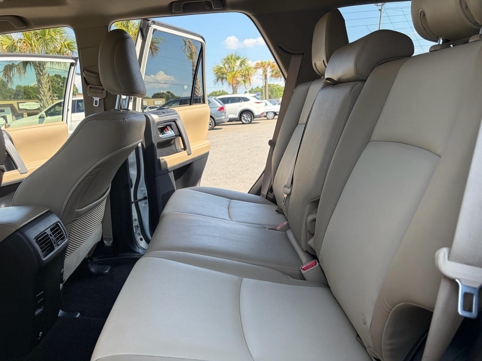 Toyota 4Runner SR5 Premium 2WD (Natl) 2017