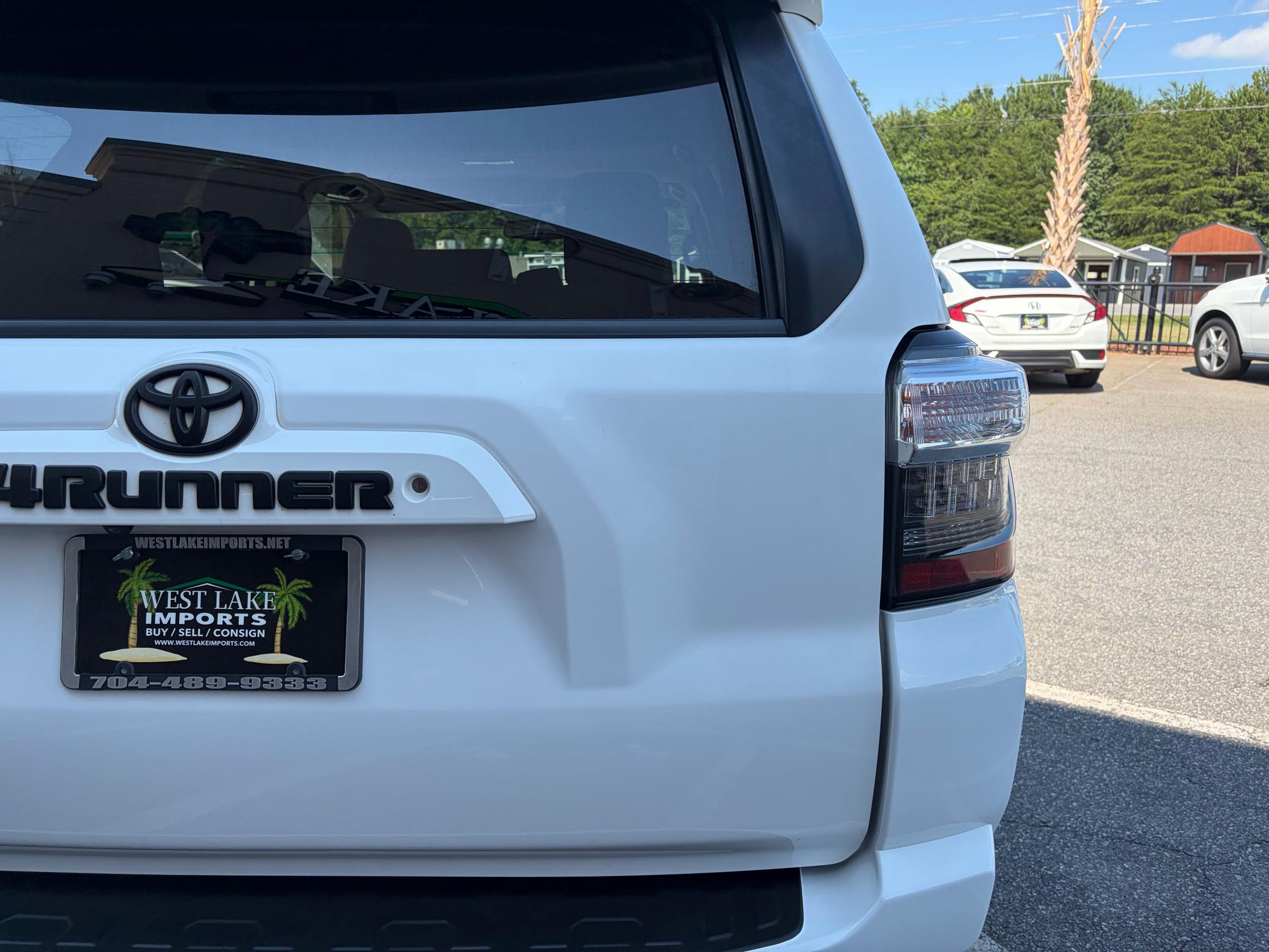 Toyota 4Runner SR5 Premium 2WD (Natl) 2017