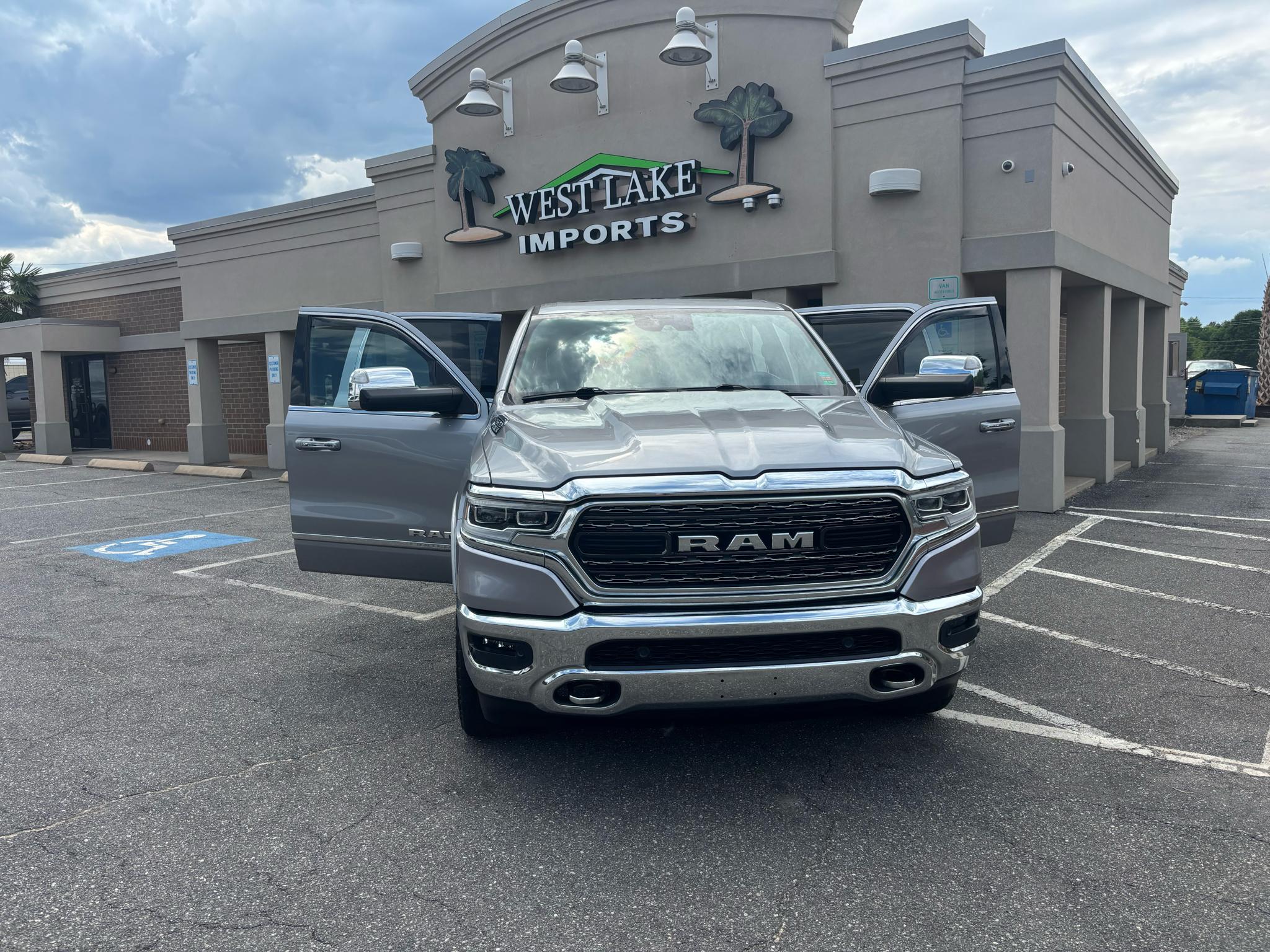 RAM 1500 Limited 4x4 Crew Cab 5'7" Box 2019