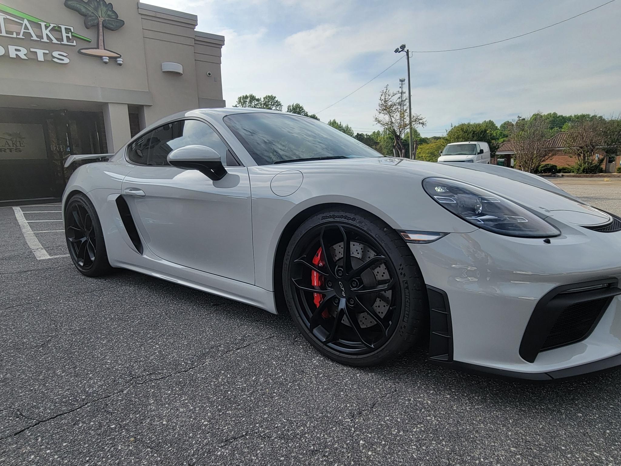 Porsche 718 Cayman GT4 Coupe 2022
