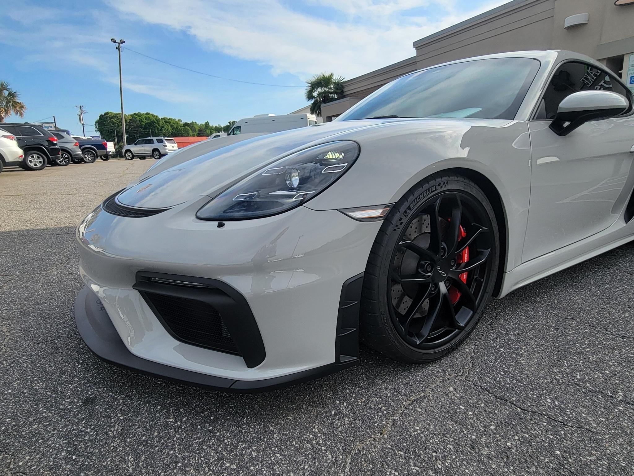 Porsche 718 Cayman GT4 Coupe 2022