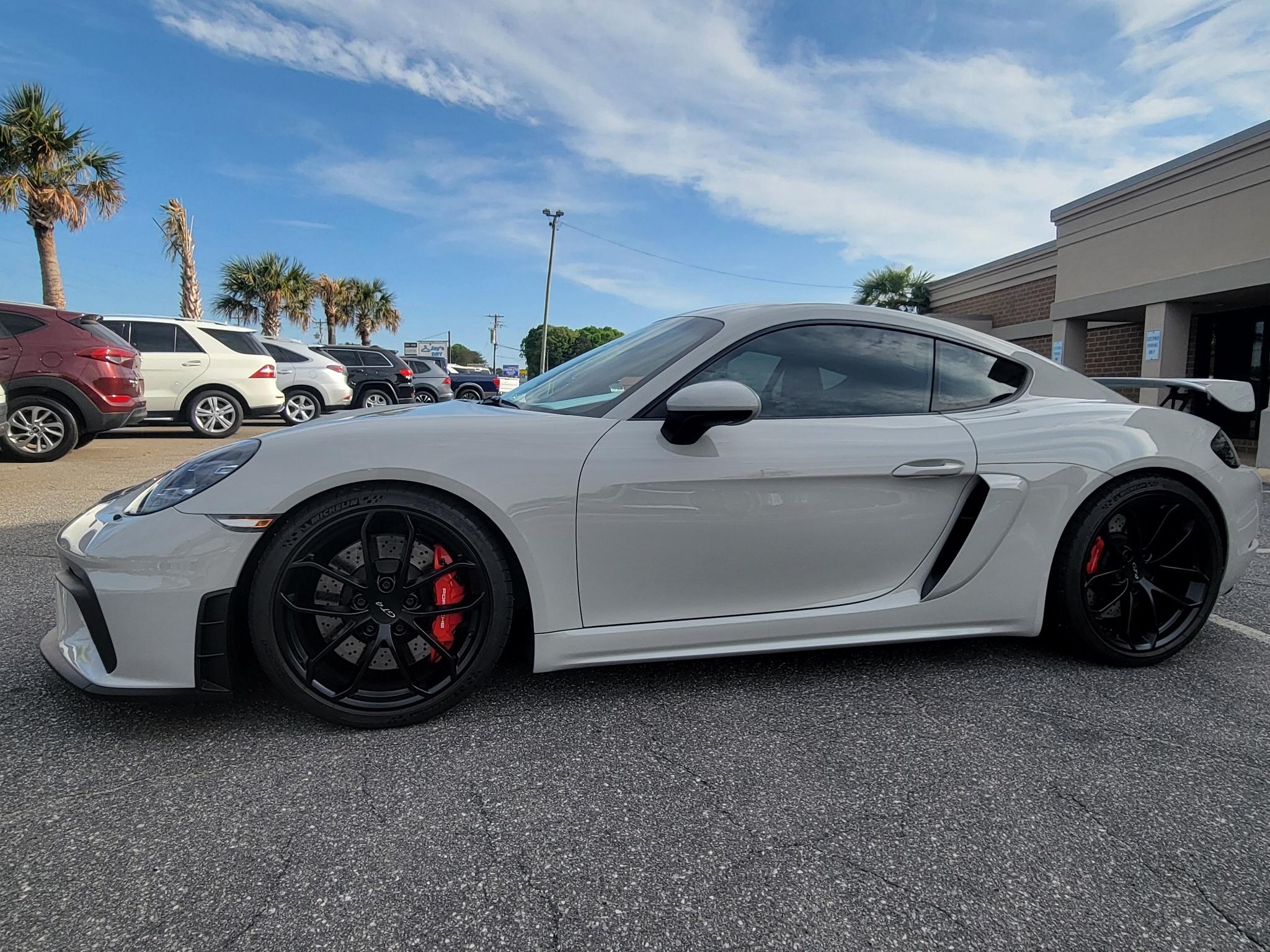 Porsche 718 Cayman GT4 Coupe 2022