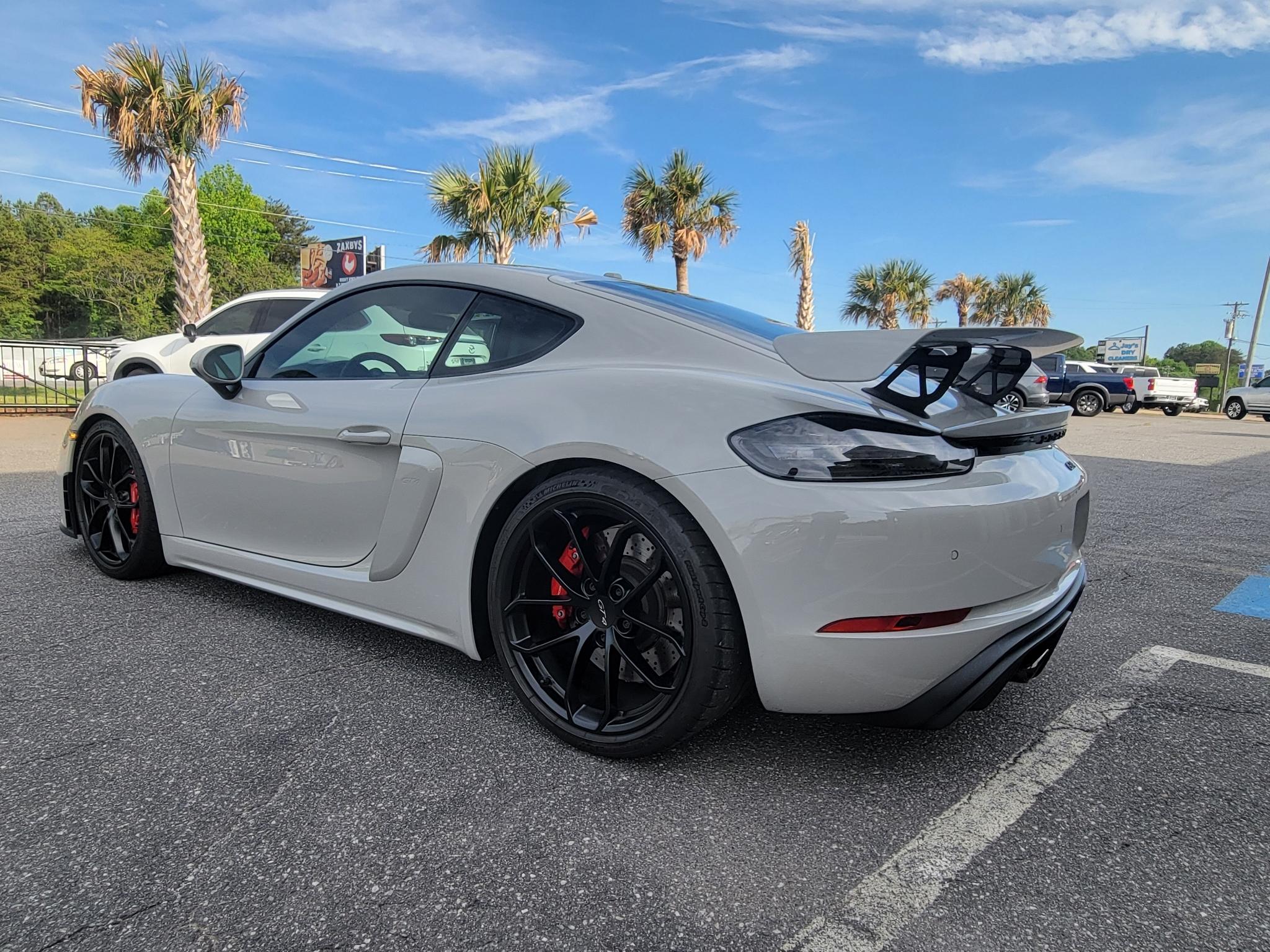 Porsche 718 Cayman GT4 Coupe 2022