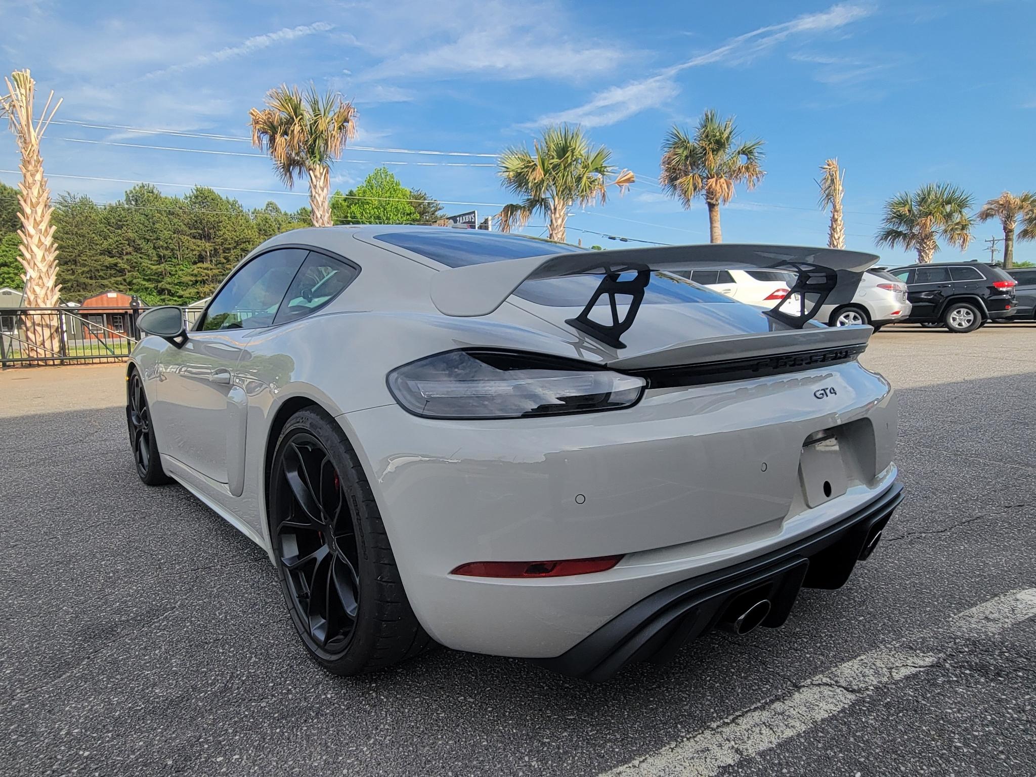 Porsche 718 Cayman GT4 Coupe 2022