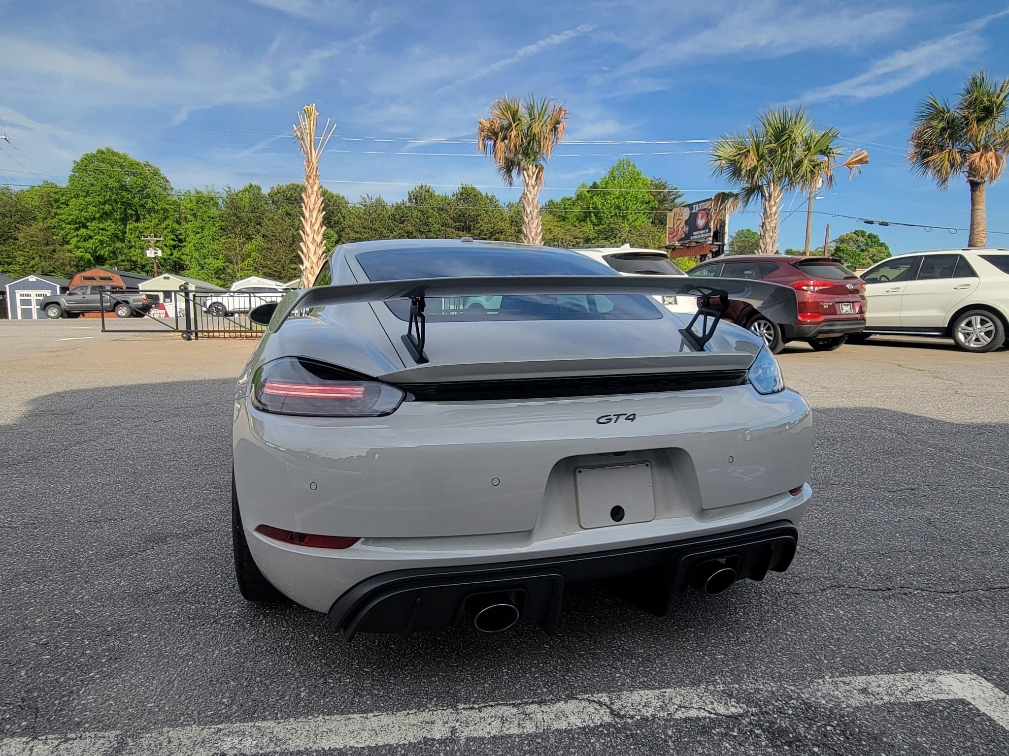 Porsche 718 Cayman GT4 Coupe 2022