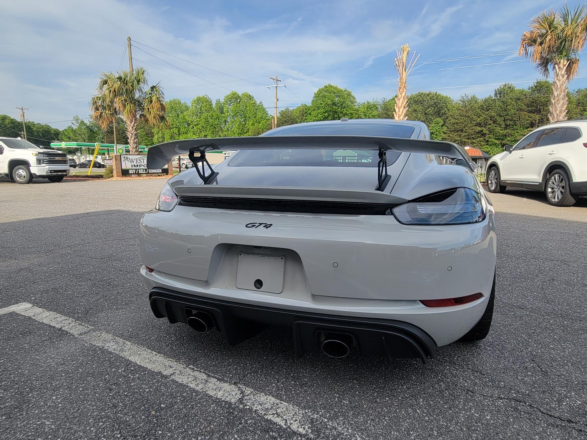 Porsche 718 Cayman GT4 Coupe 2022