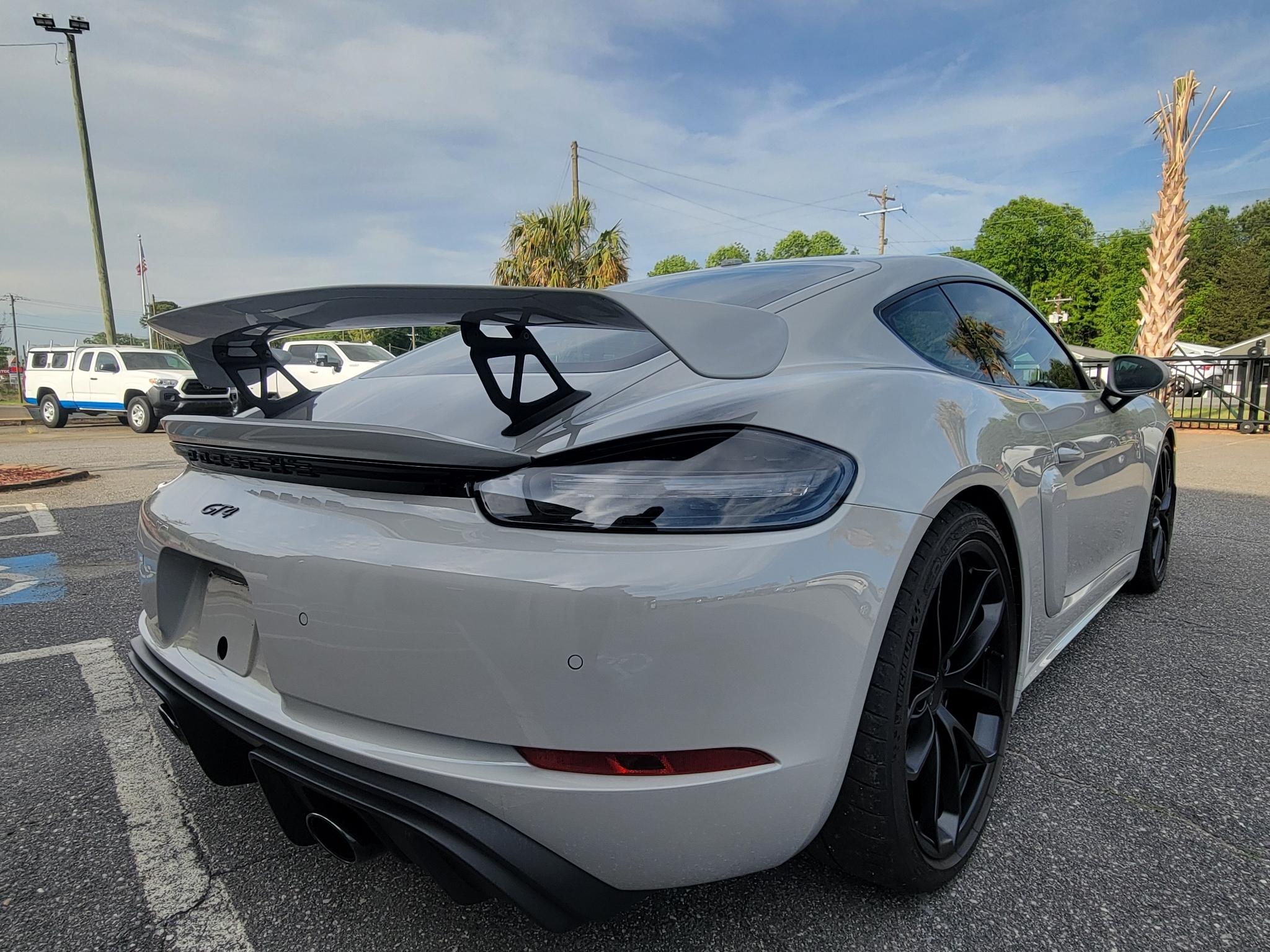 Porsche 718 Cayman GT4 Coupe 2022