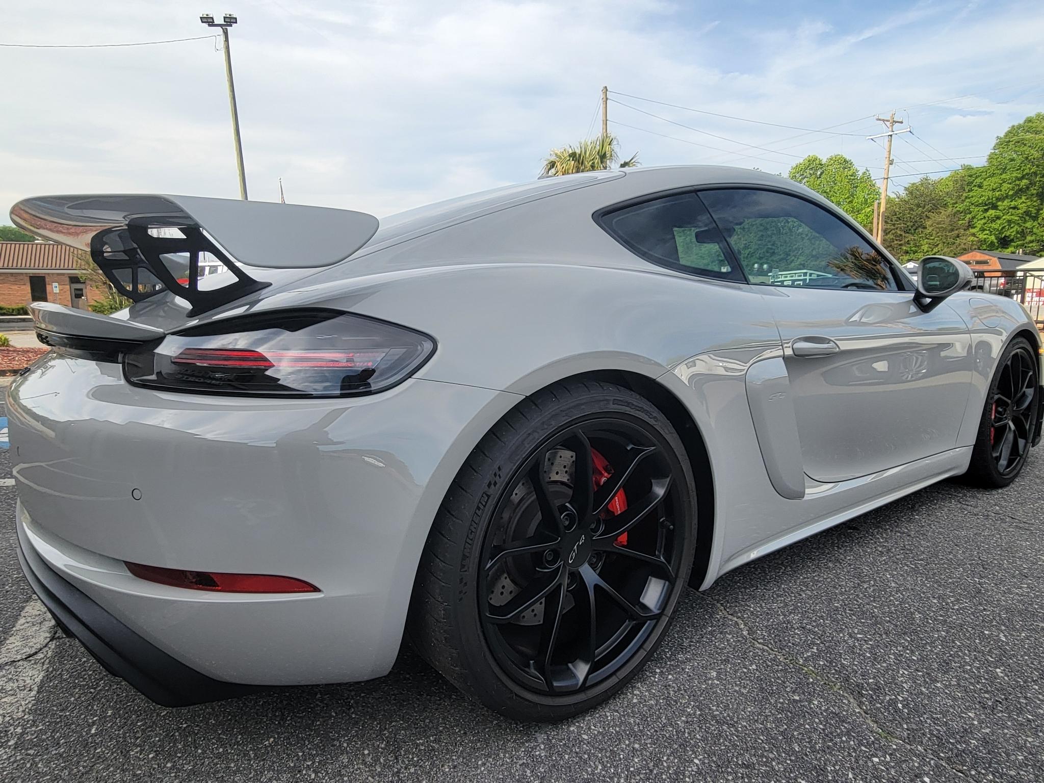 Porsche 718 Cayman GT4 Coupe 2022
