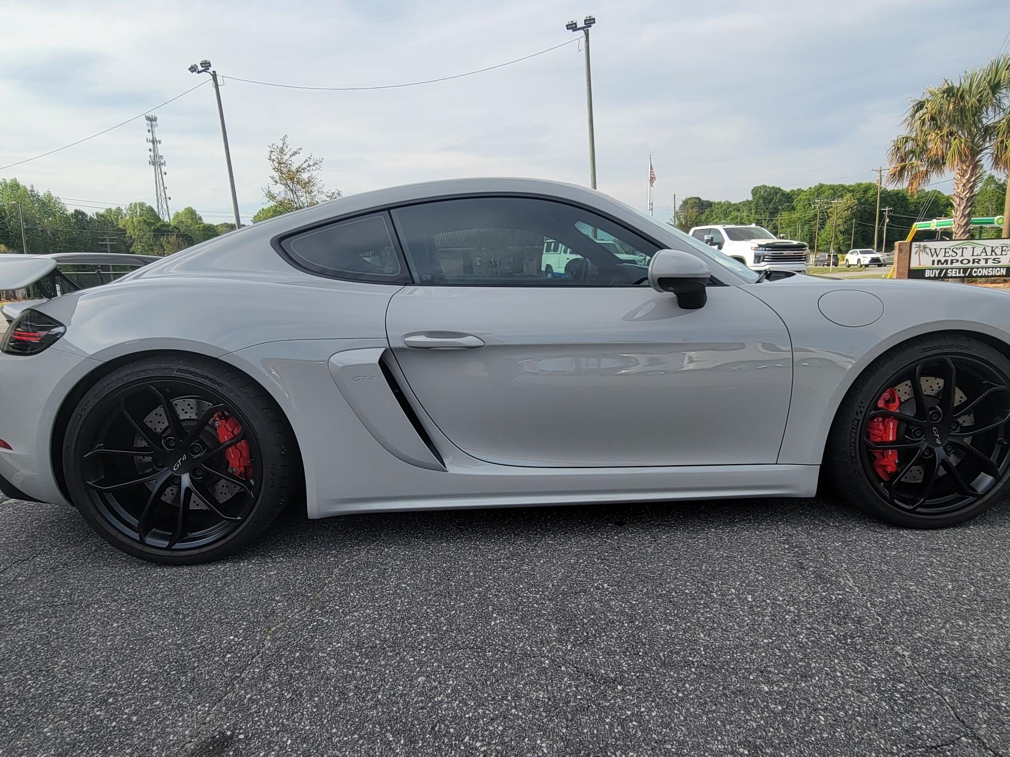 Porsche 718 Cayman GT4 Coupe 2022