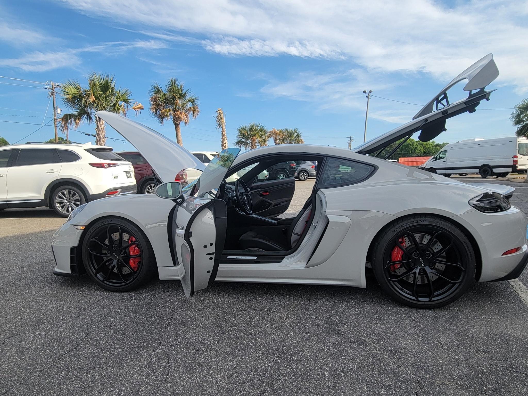 Porsche 718 Cayman GT4 Coupe 2022