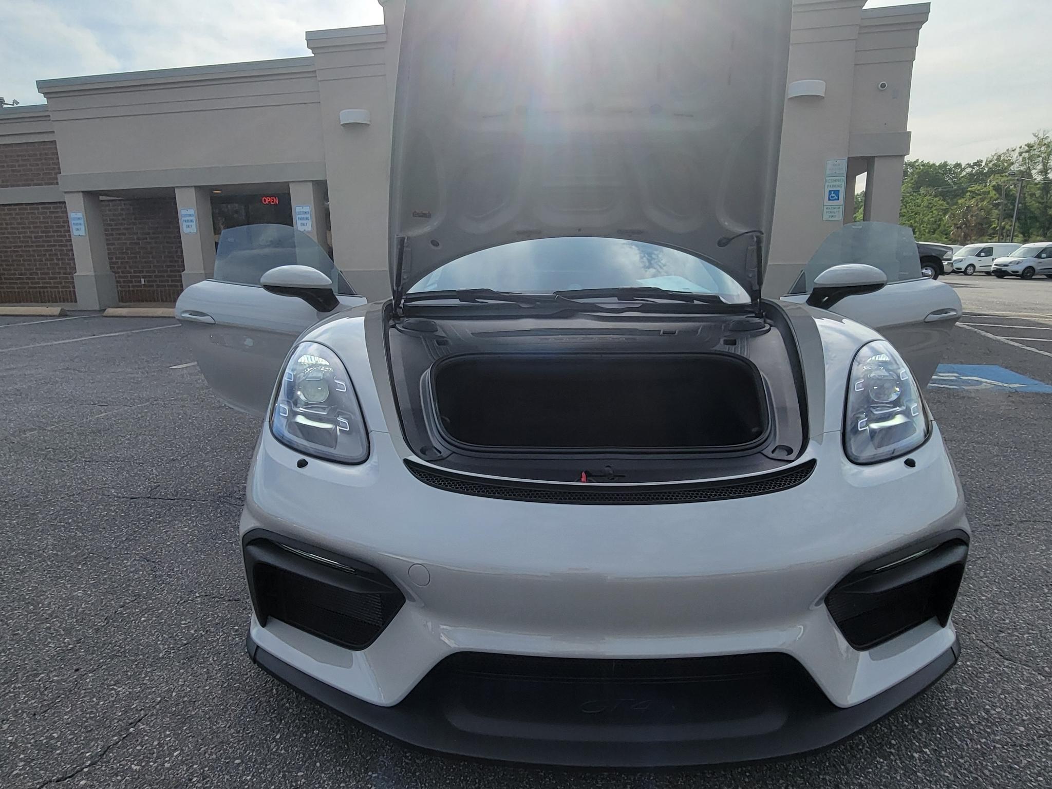 Porsche 718 Cayman GT4 Coupe 2022