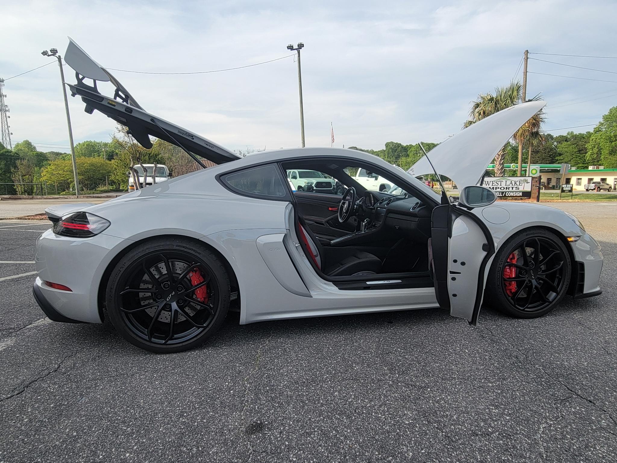 Porsche 718 Cayman GT4 Coupe 2022