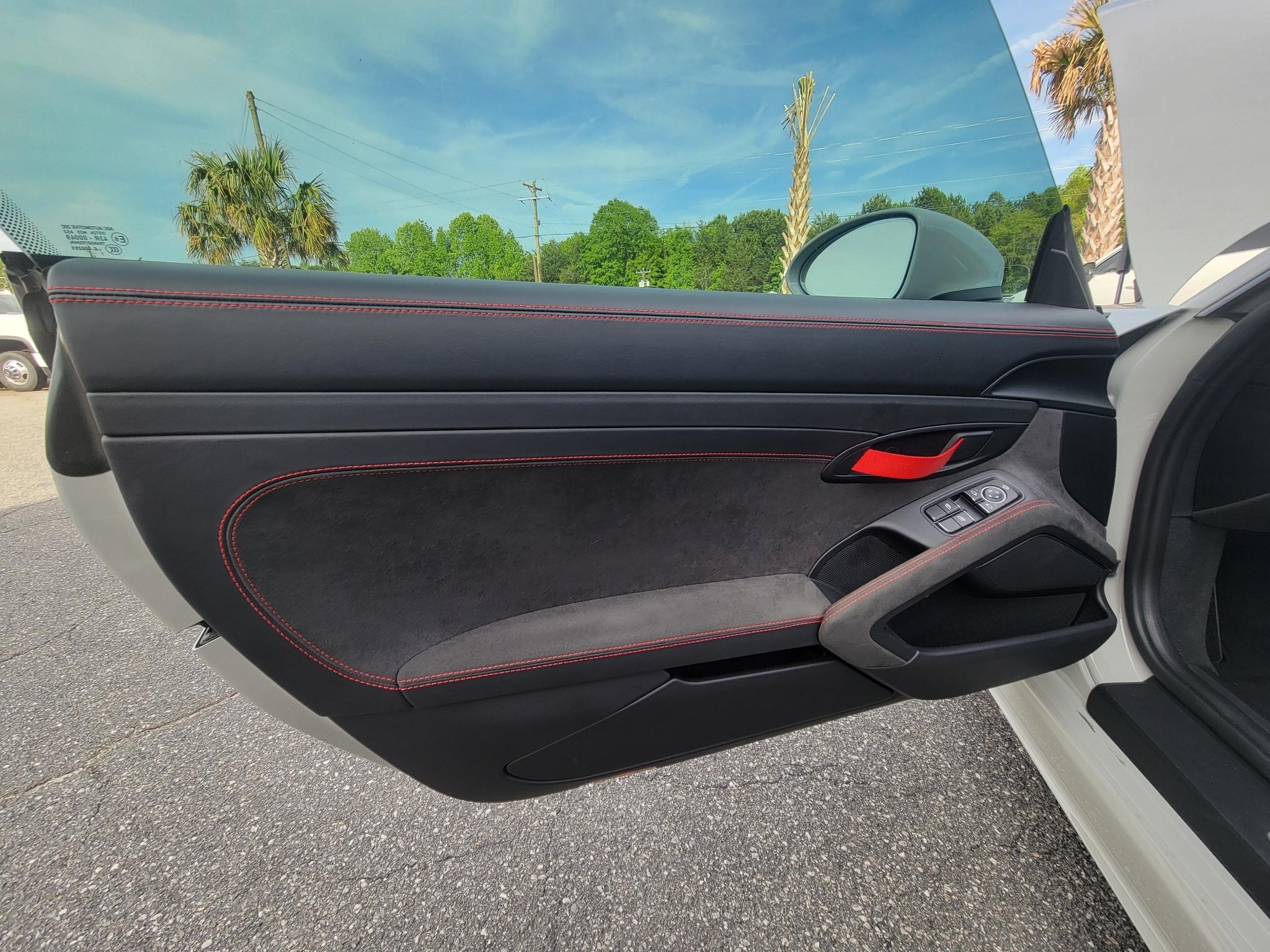 Porsche 718 Cayman GT4 Coupe 2022