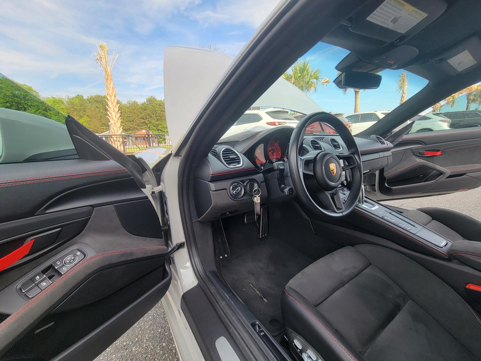 Porsche 718 Cayman GT4 Coupe 2022