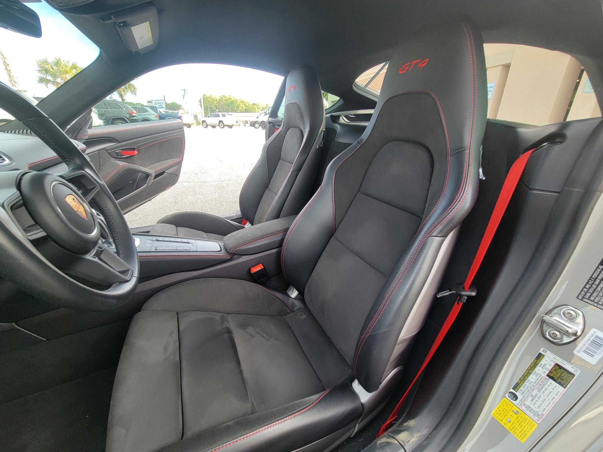 Porsche 718 Cayman GT4 Coupe 2022