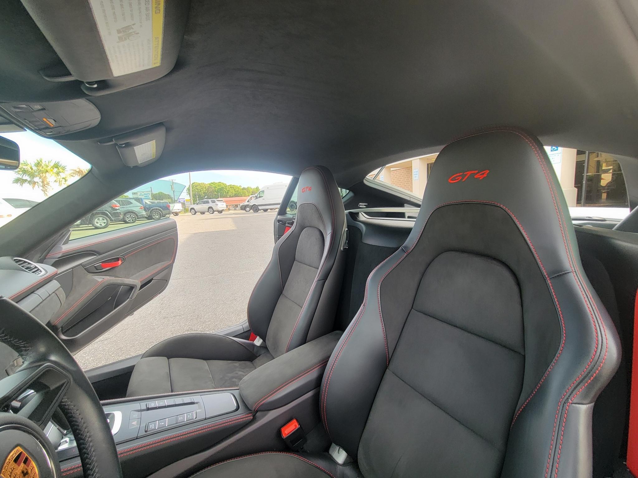 Porsche 718 Cayman GT4 Coupe 2022