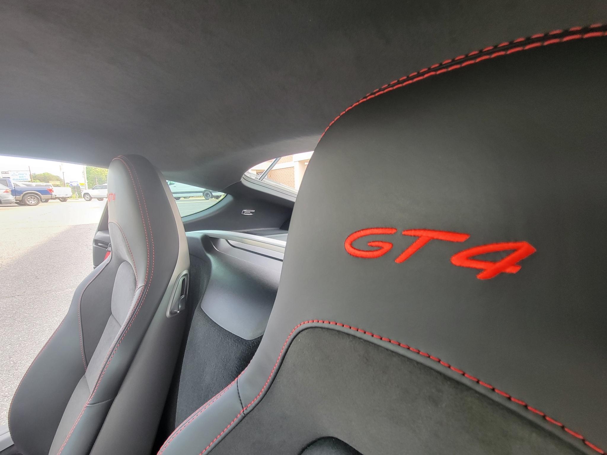 Porsche 718 Cayman GT4 Coupe 2022