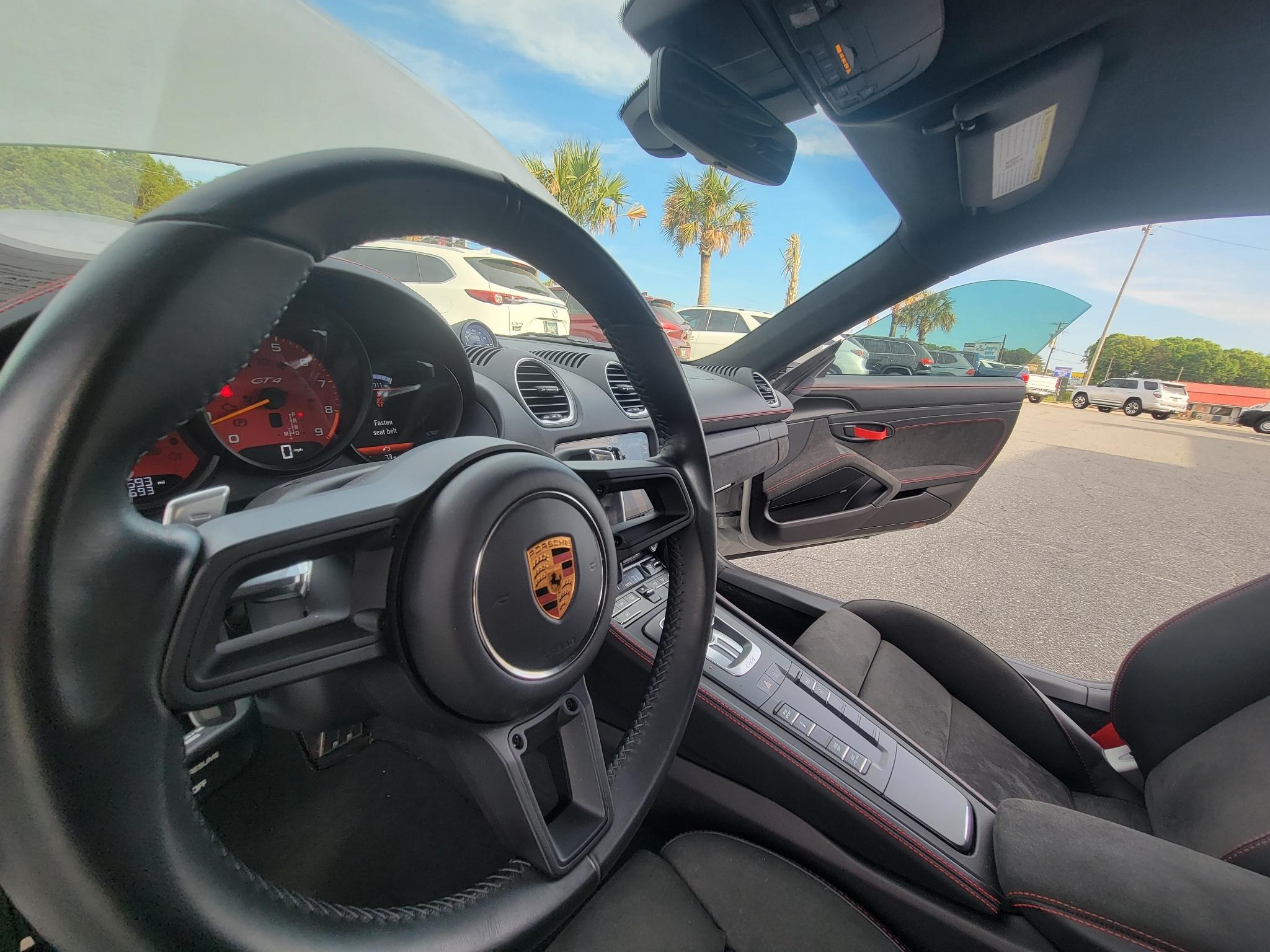 Porsche 718 Cayman GT4 Coupe 2022