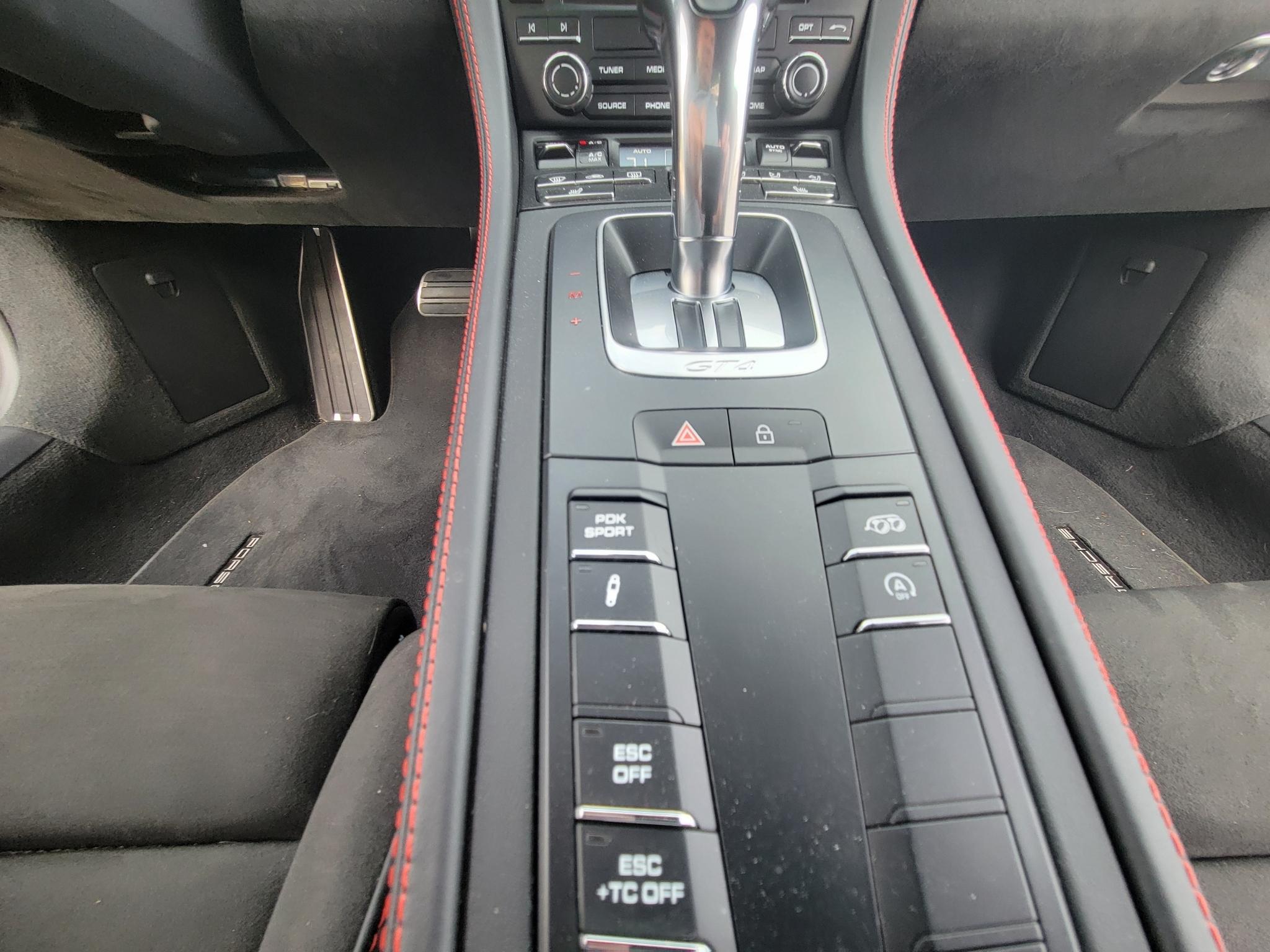 Porsche 718 Cayman GT4 Coupe 2022