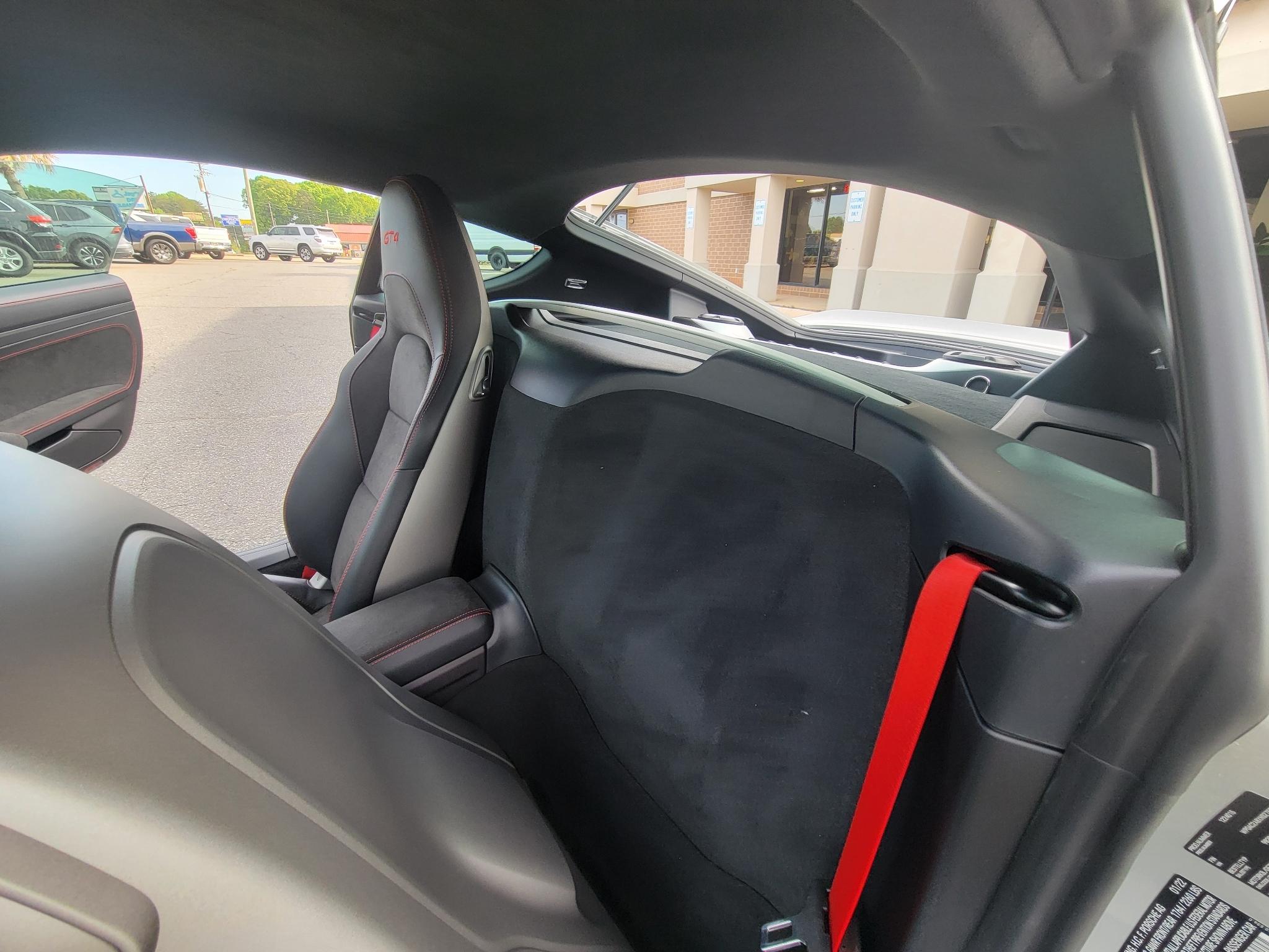 Porsche 718 Cayman GT4 Coupe 2022