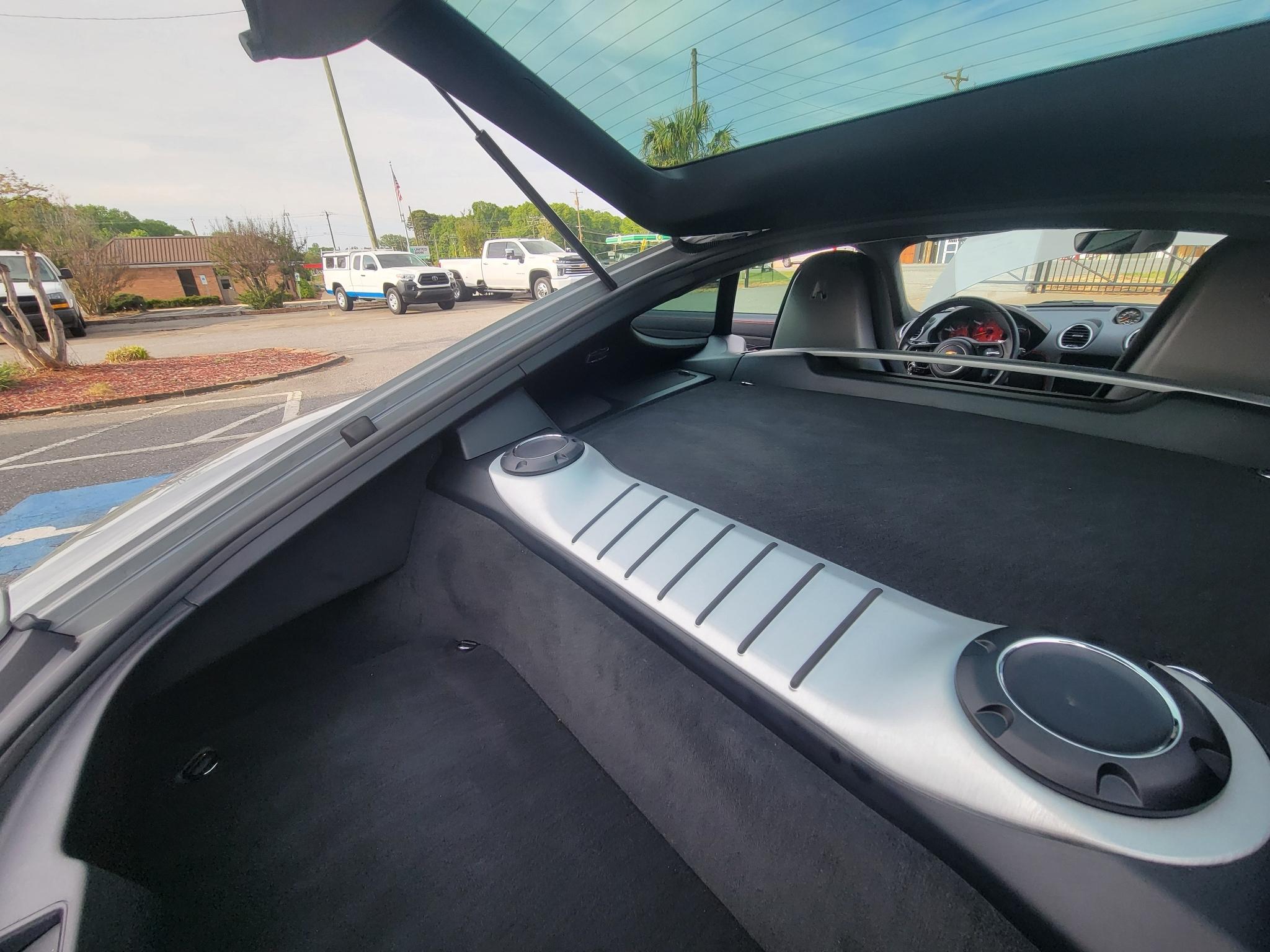 Porsche 718 Cayman GT4 Coupe 2022