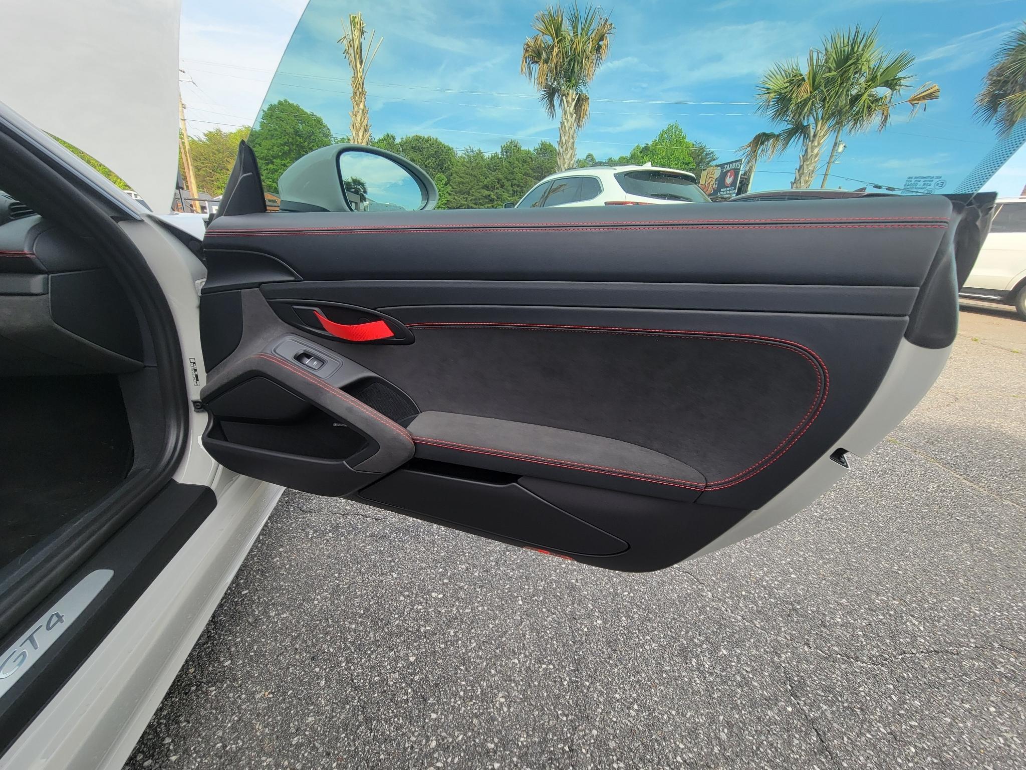 Porsche 718 Cayman GT4 Coupe 2022