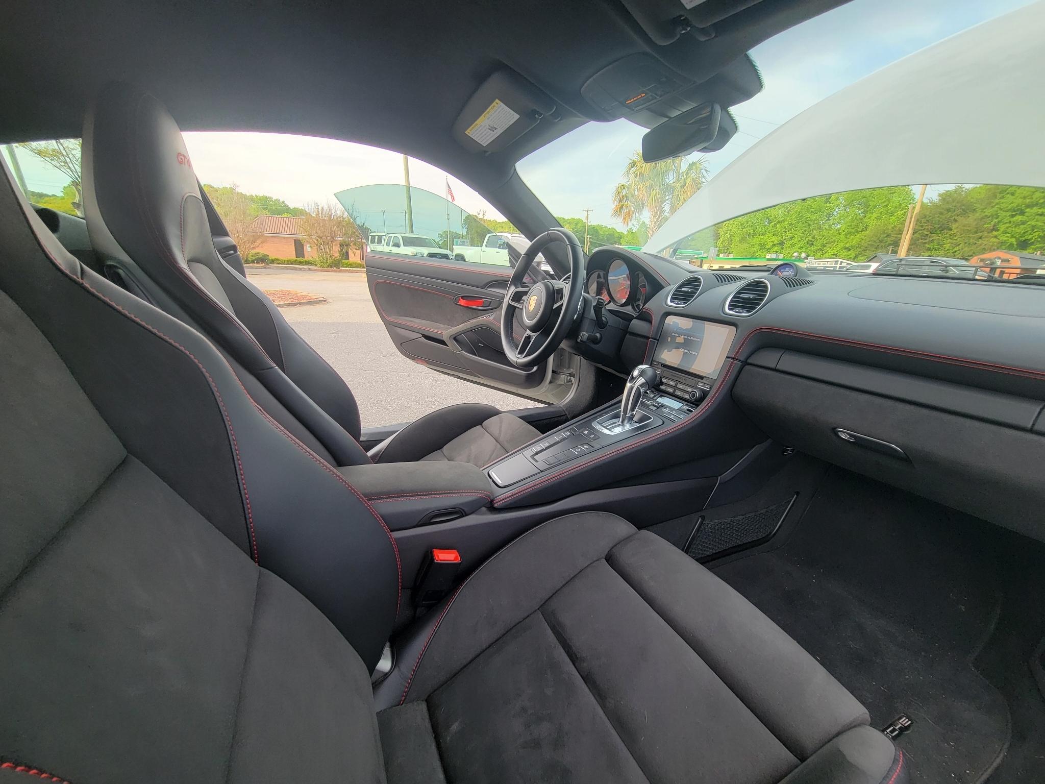 Porsche 718 Cayman GT4 Coupe 2022