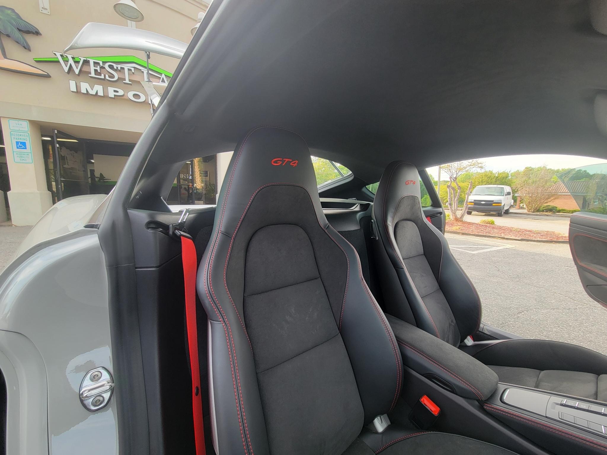 Porsche 718 Cayman GT4 Coupe 2022