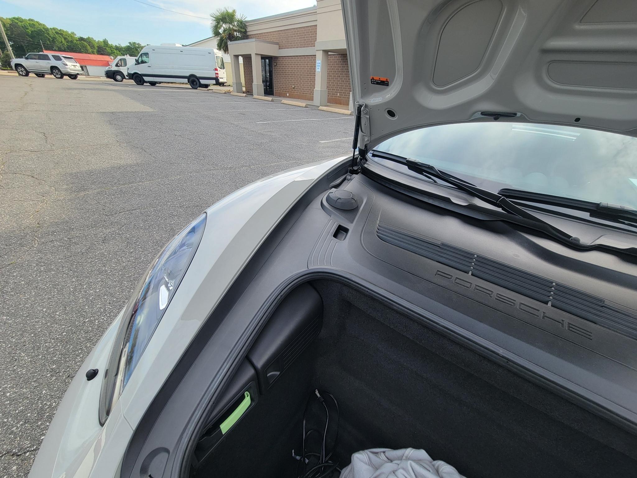 Porsche 718 Cayman GT4 Coupe 2022