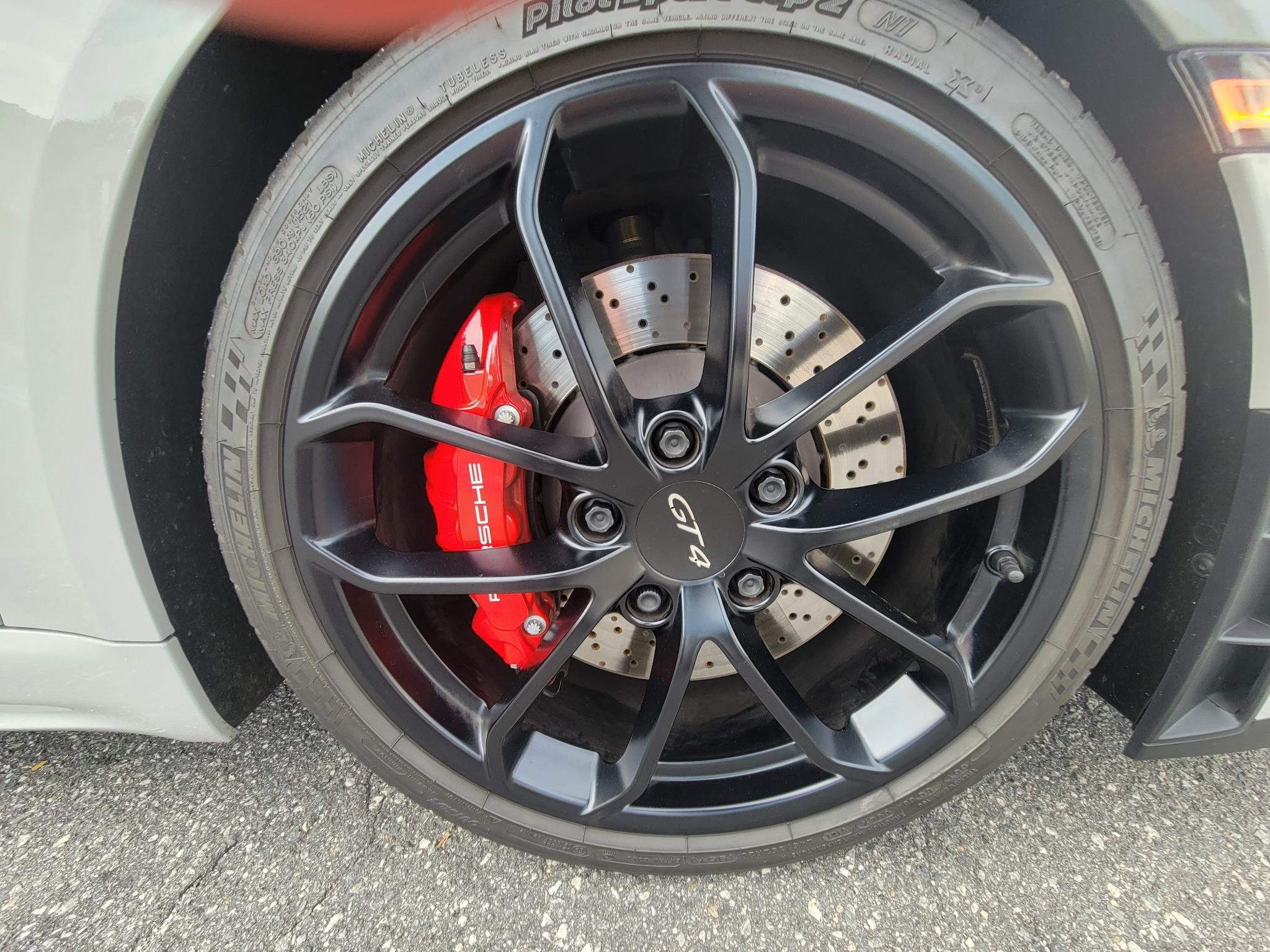 Porsche 718 Cayman GT4 Coupe 2022