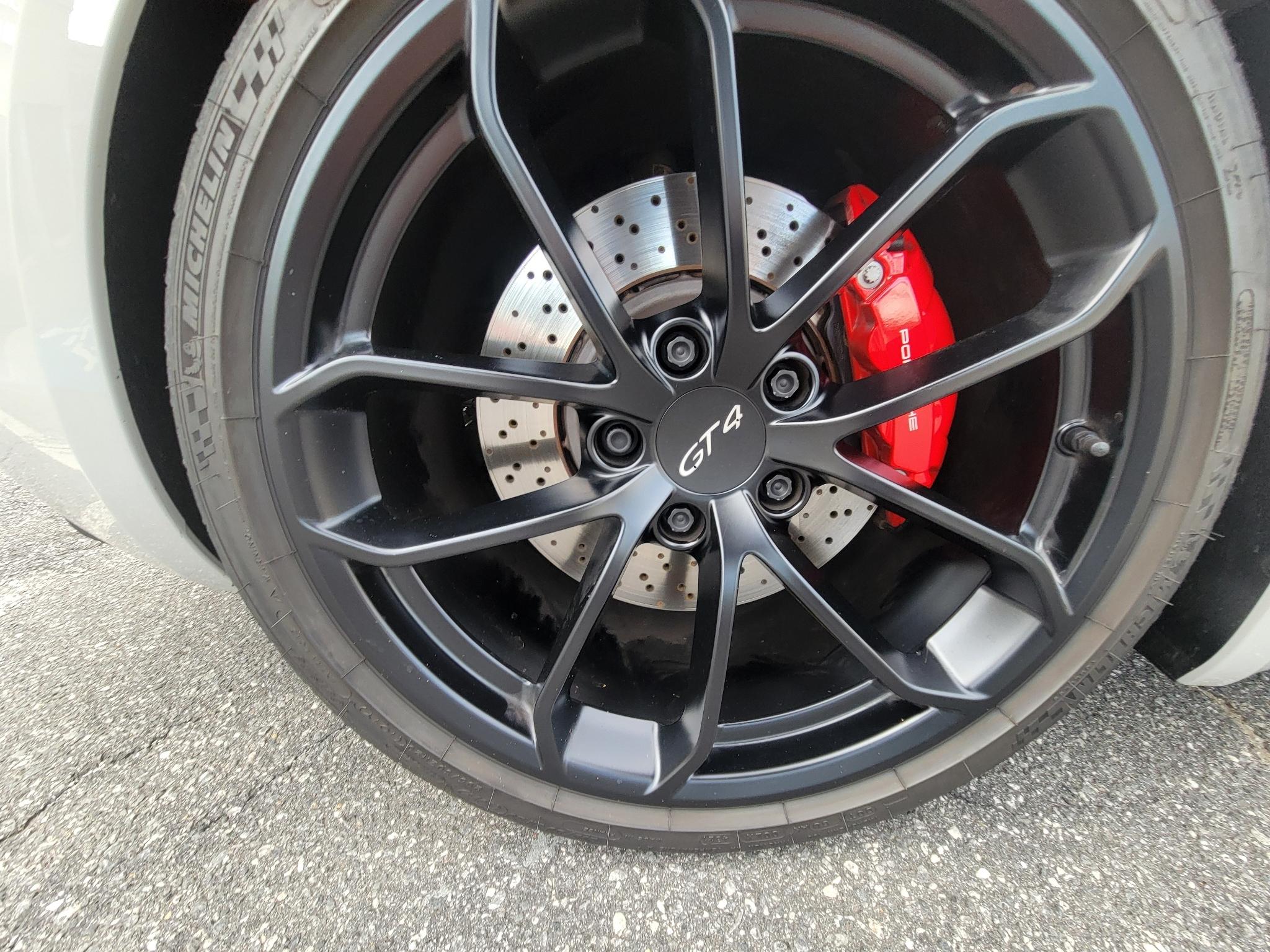 Porsche 718 Cayman GT4 Coupe 2022