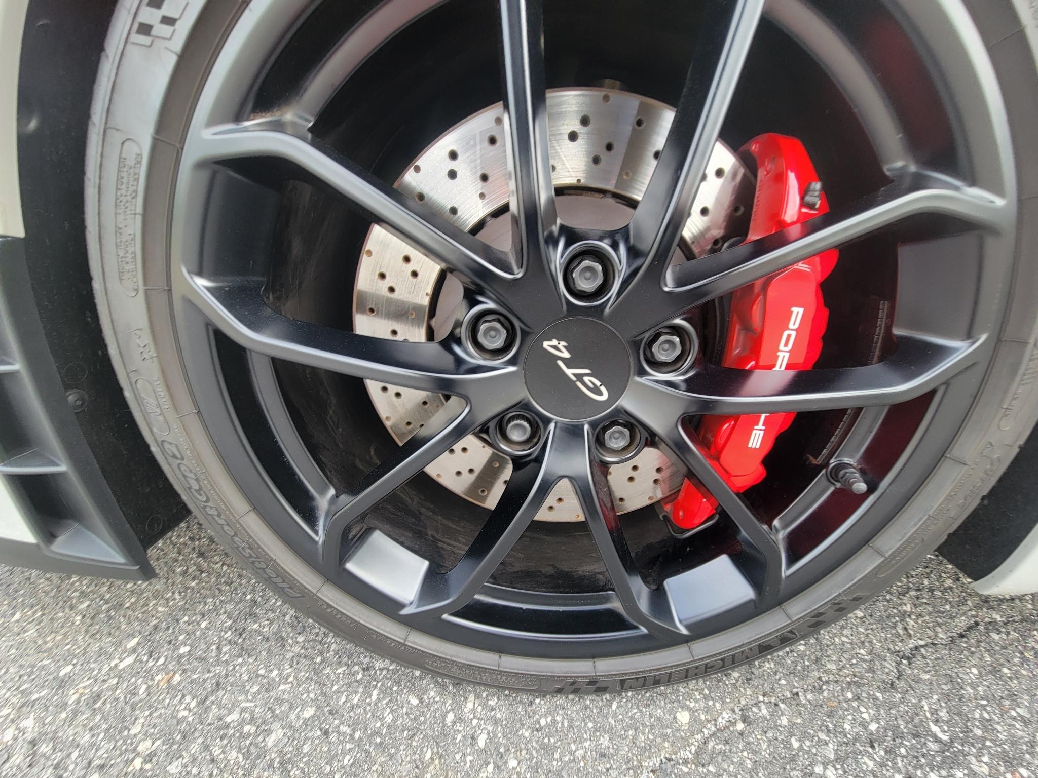 Porsche 718 Cayman GT4 Coupe 2022