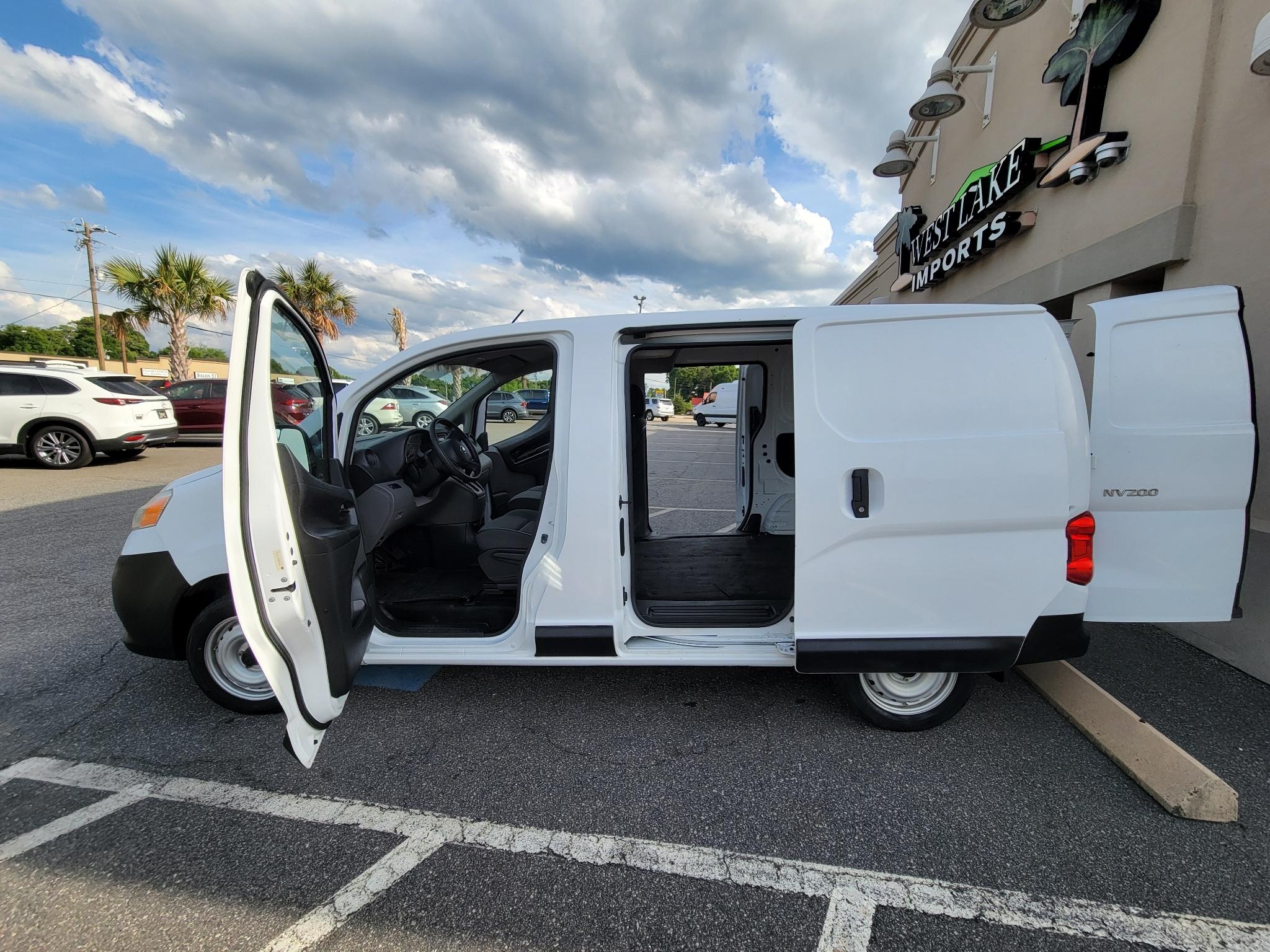 Nissan NV200 I4 S 2015