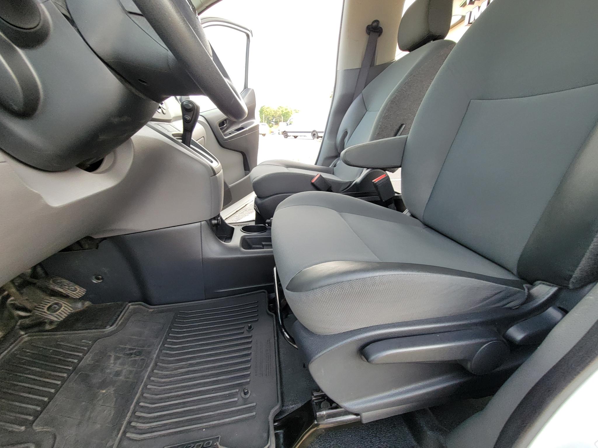 Nissan NV200 I4 S 2015