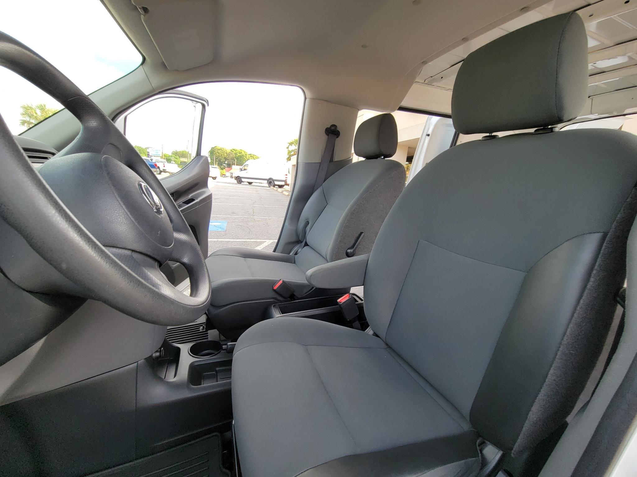Nissan NV200 I4 S 2015