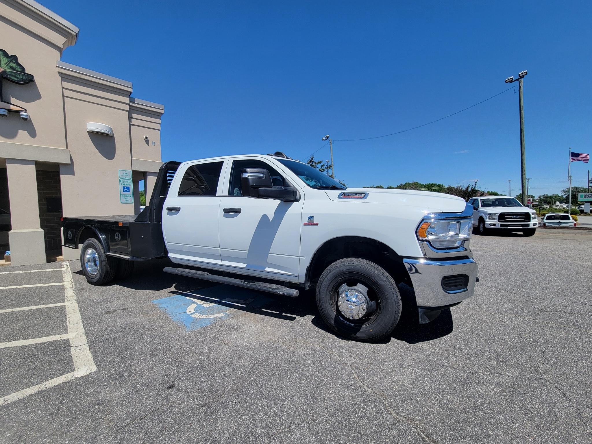 RAM 3500 Tradesman 4x4 Crew Cab 8' Box 2023