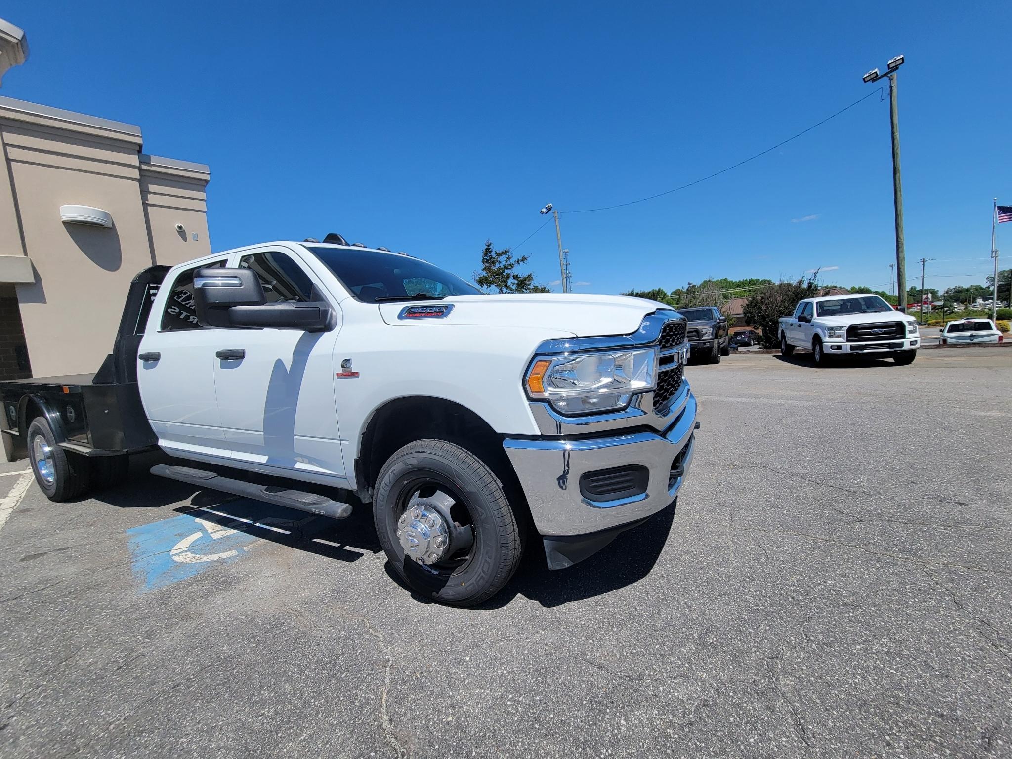 RAM 3500 Tradesman 4x4 Crew Cab 8' Box 2023
