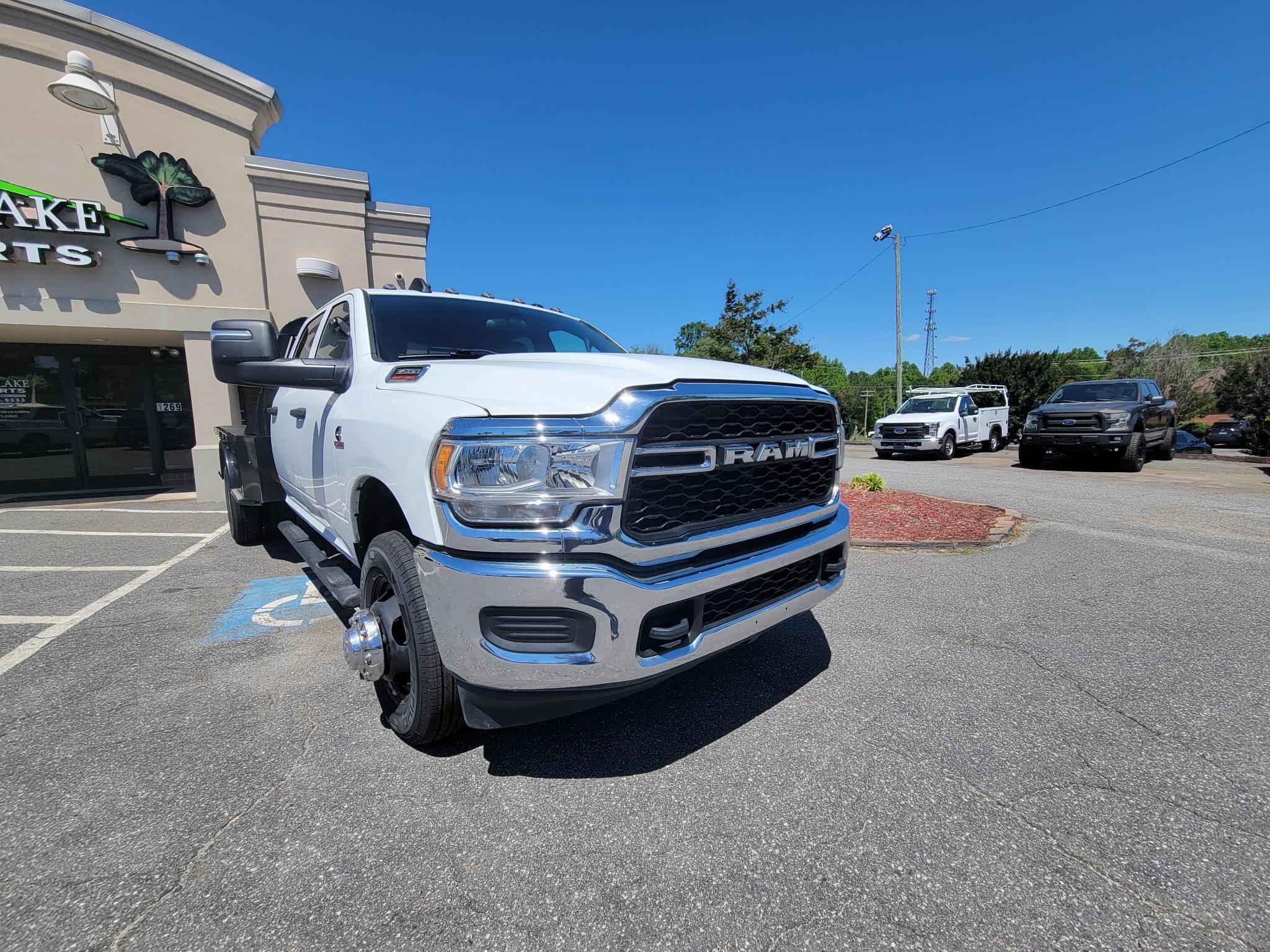 RAM 3500 Tradesman 4x4 Crew Cab 8' Box 2023