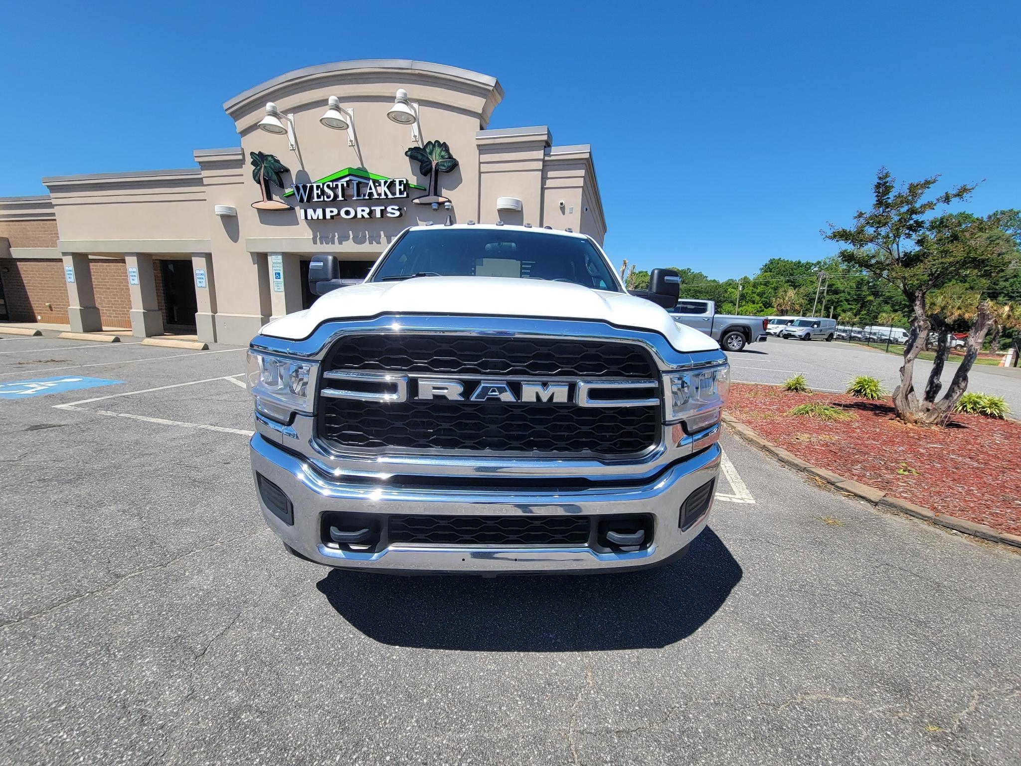 RAM 3500 Tradesman 4x4 Crew Cab 8' Box 2023