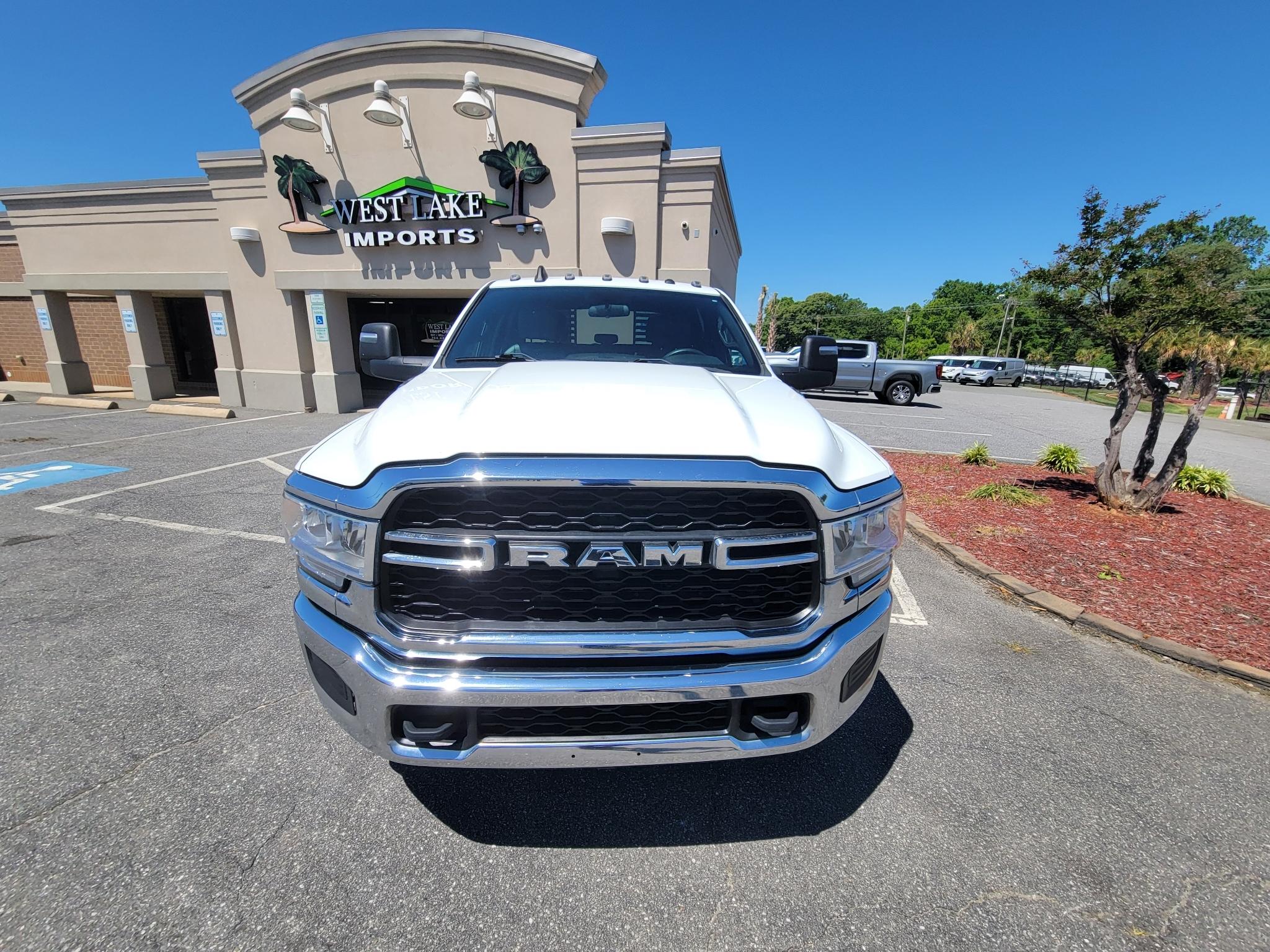 RAM 3500 Tradesman 4x4 Crew Cab 8' Box 2023