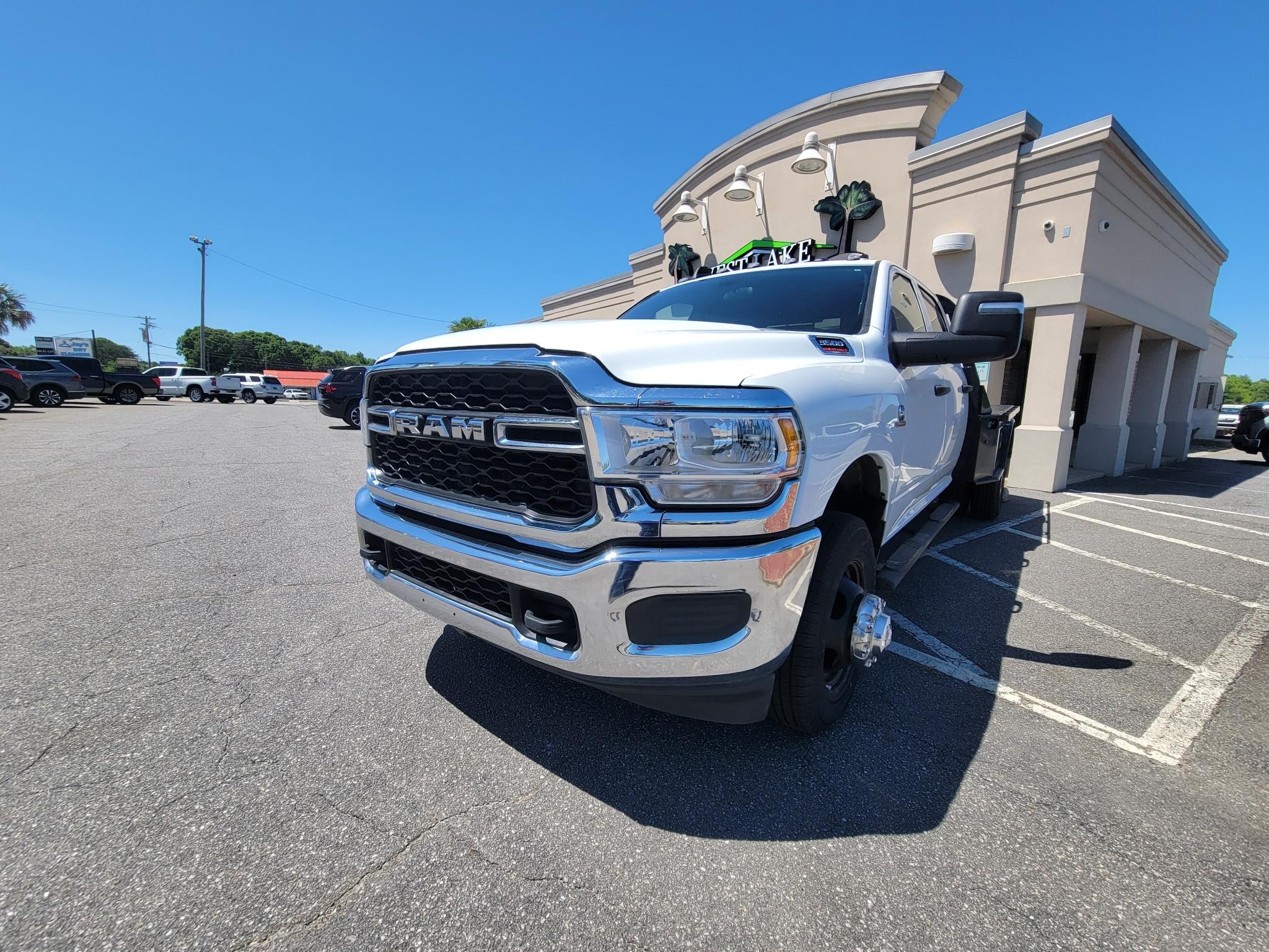RAM 3500 Tradesman 4x4 Crew Cab 8' Box 2023