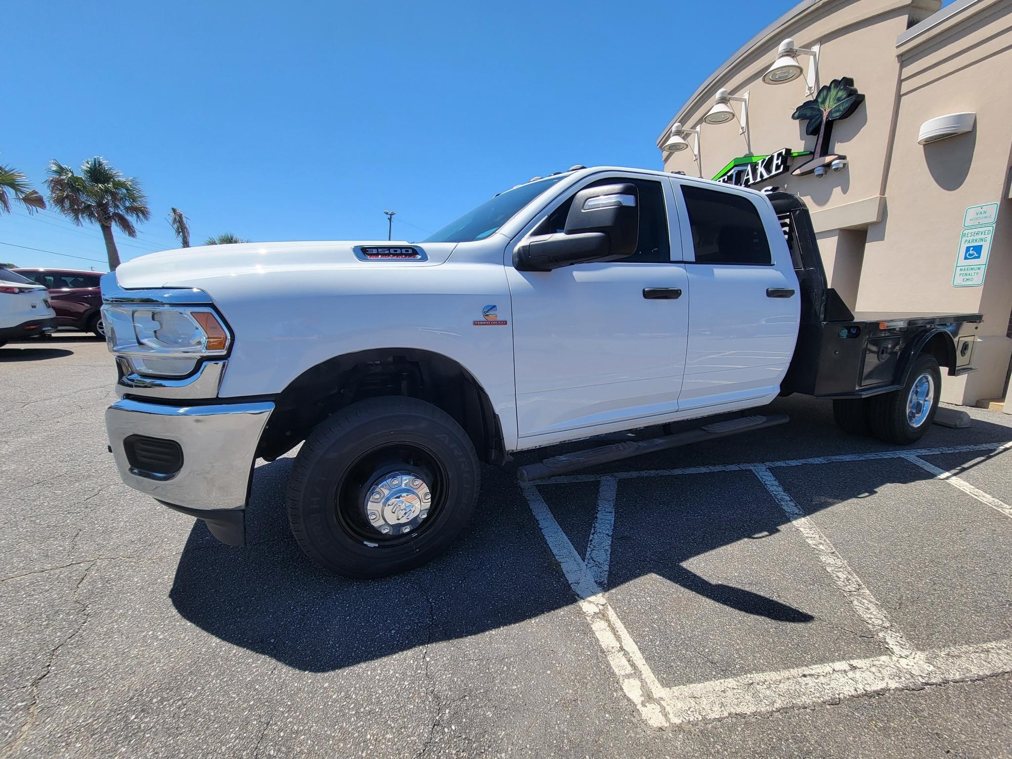 RAM 3500 Tradesman 4x4 Crew Cab 8' Box 2023