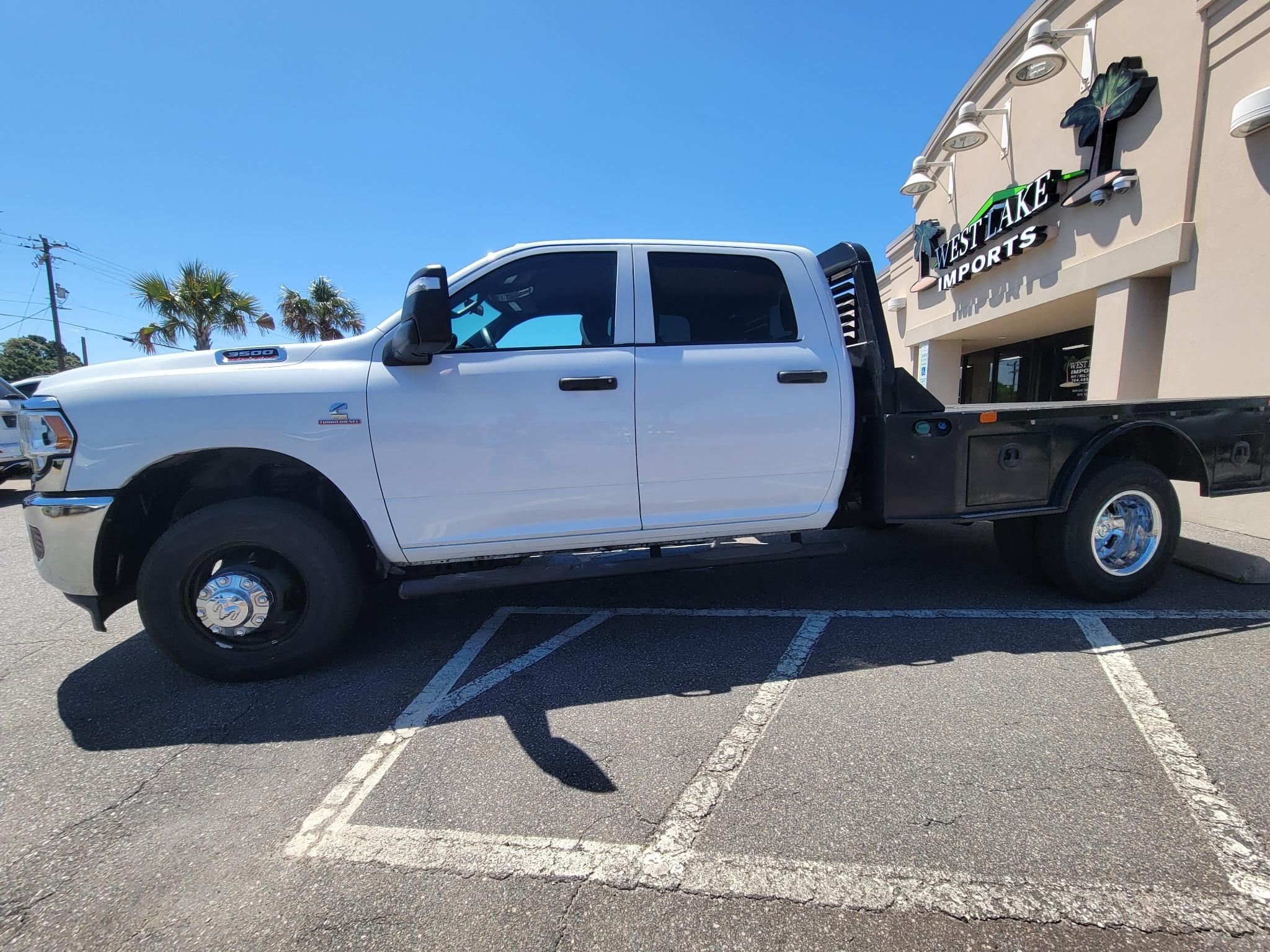 RAM 3500 Tradesman 4x4 Crew Cab 8' Box 2023