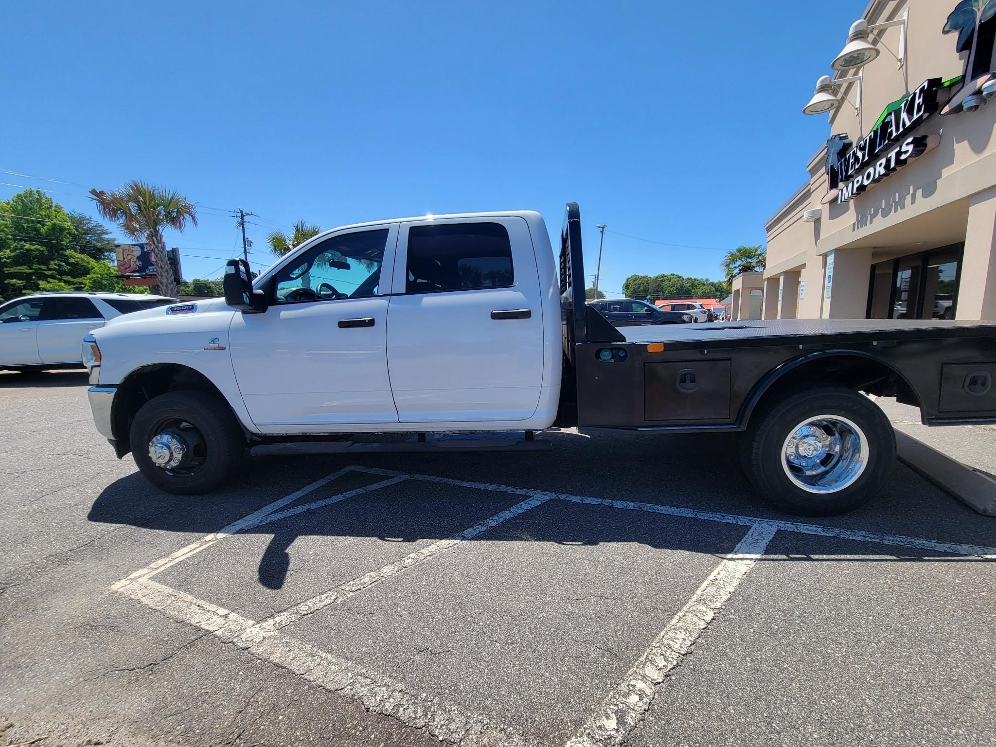 RAM 3500 Tradesman 4x4 Crew Cab 8' Box 2023