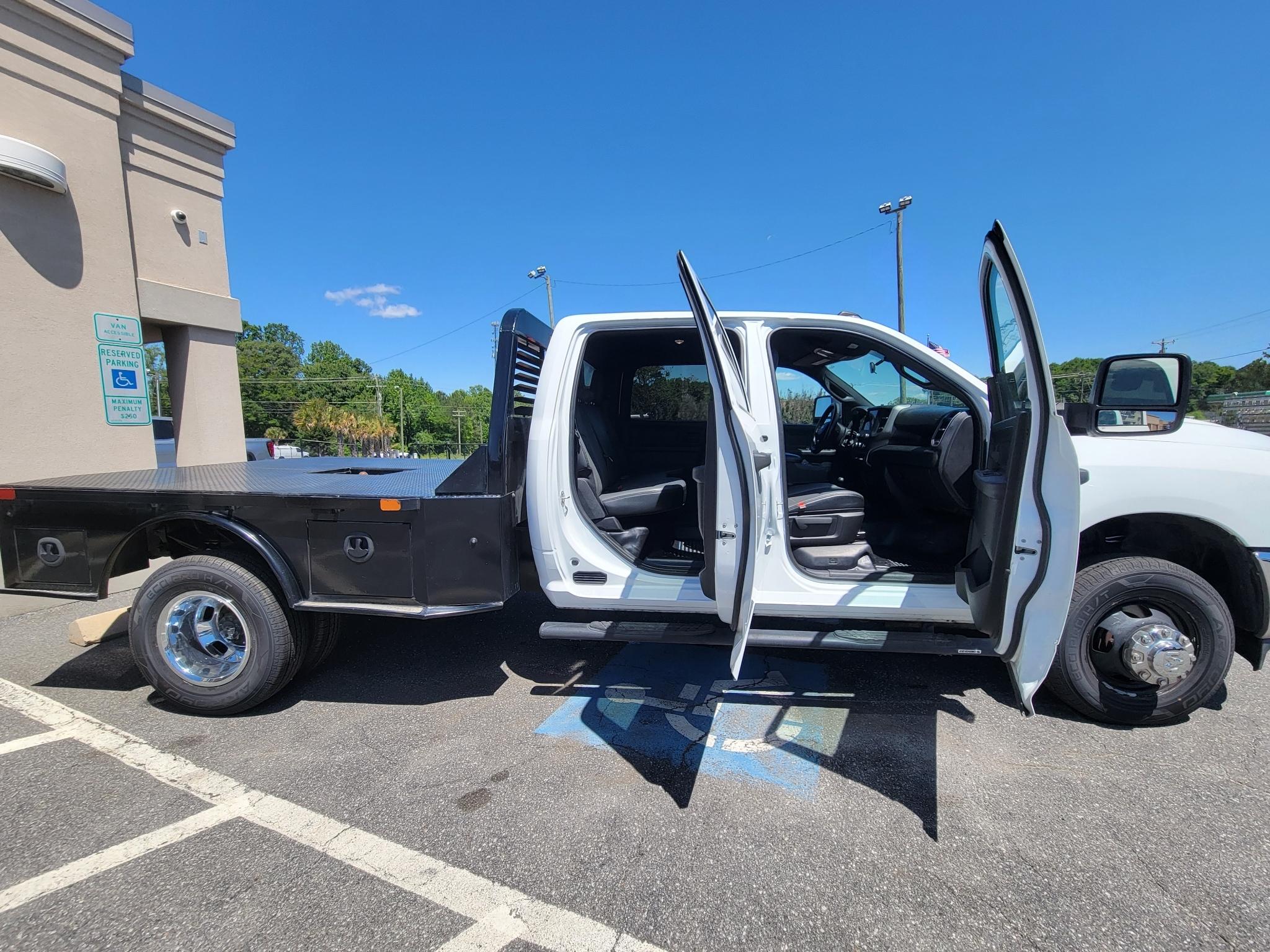 RAM 3500 Tradesman 4x4 Crew Cab 8' Box 2023
