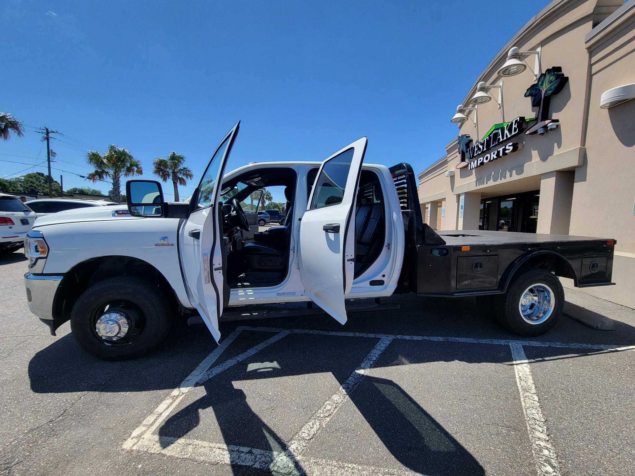 RAM 3500 Tradesman 4x4 Crew Cab 8' Box 2023